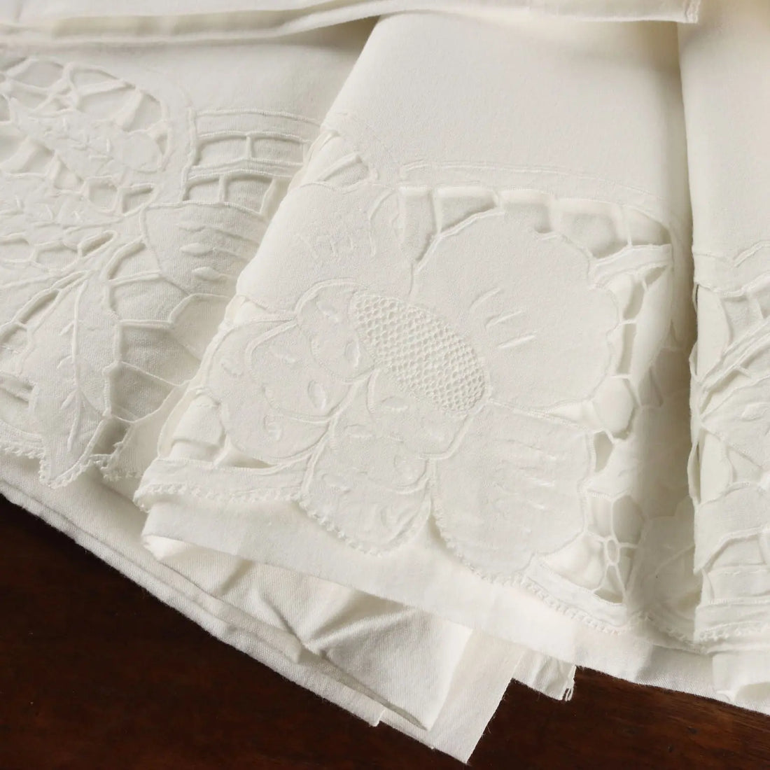 Double Bed Sheeth Cotton Flower Cut 110 x 94 In