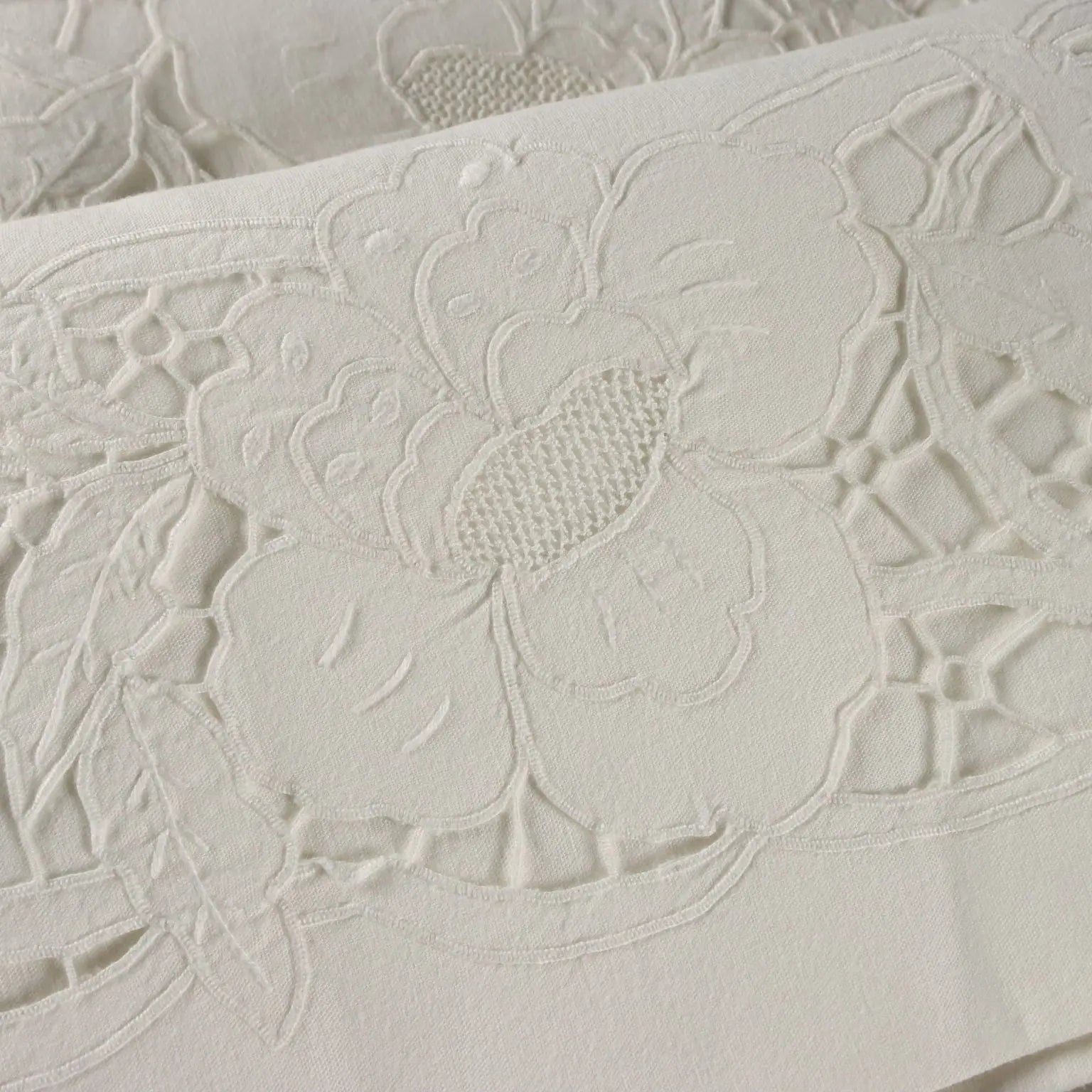 Double Bed Sheeth Cotton Flower Cut 110 x 94 In
