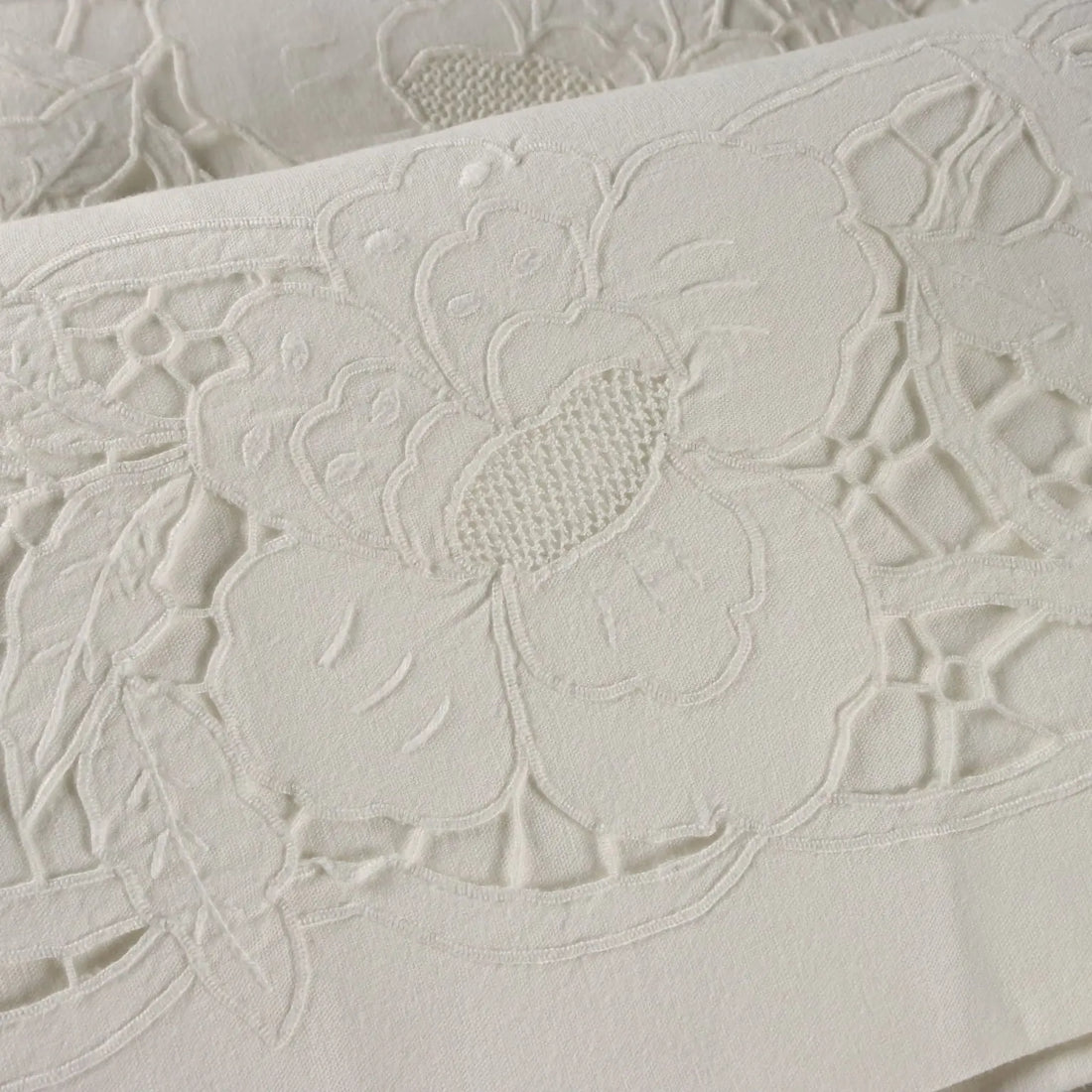 Double Bed Sheeth Cotton Flower Cut 110 x 94 In
