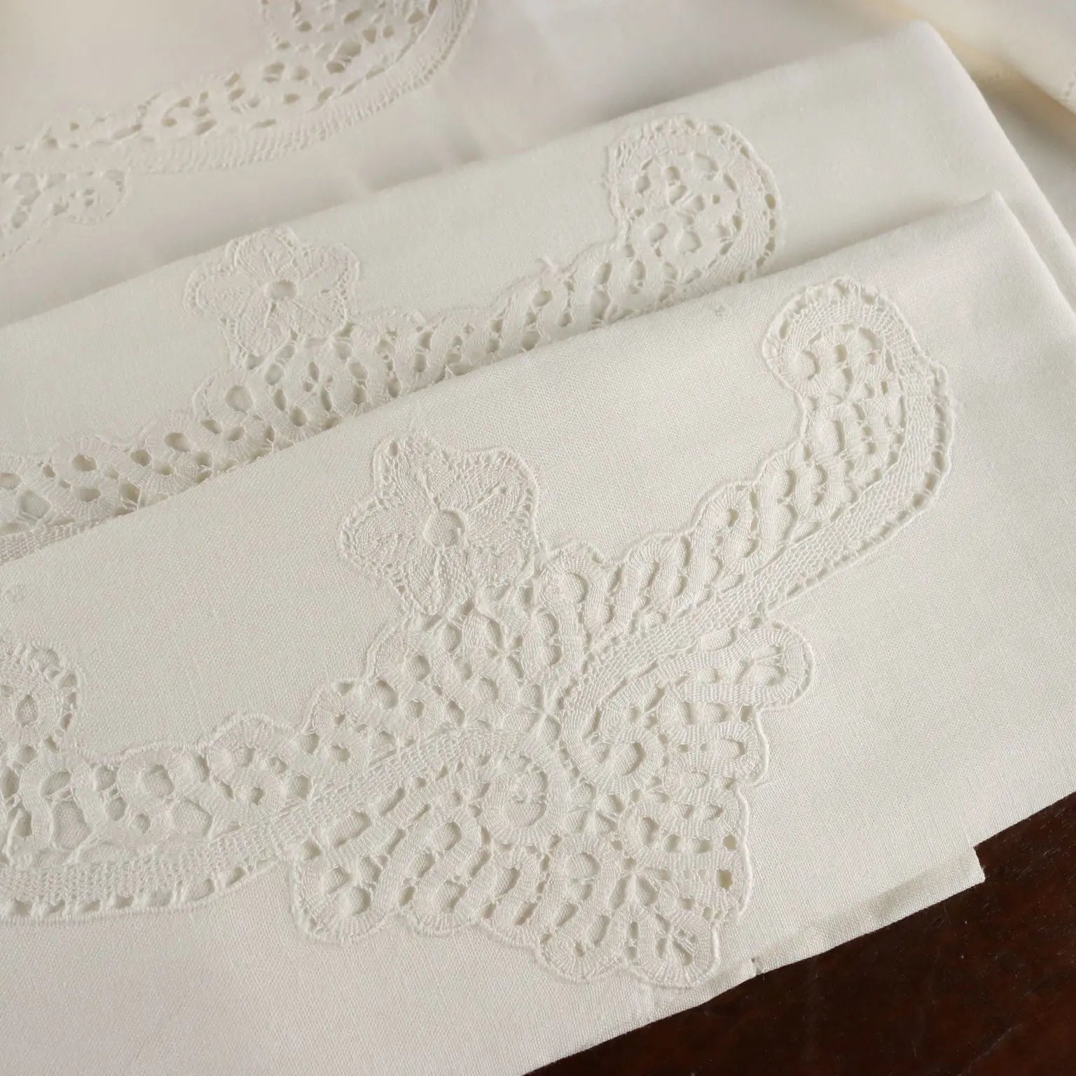 Double Bed Sheeth Linen Pillowcases Flower Embroideries 90 x 110 In
