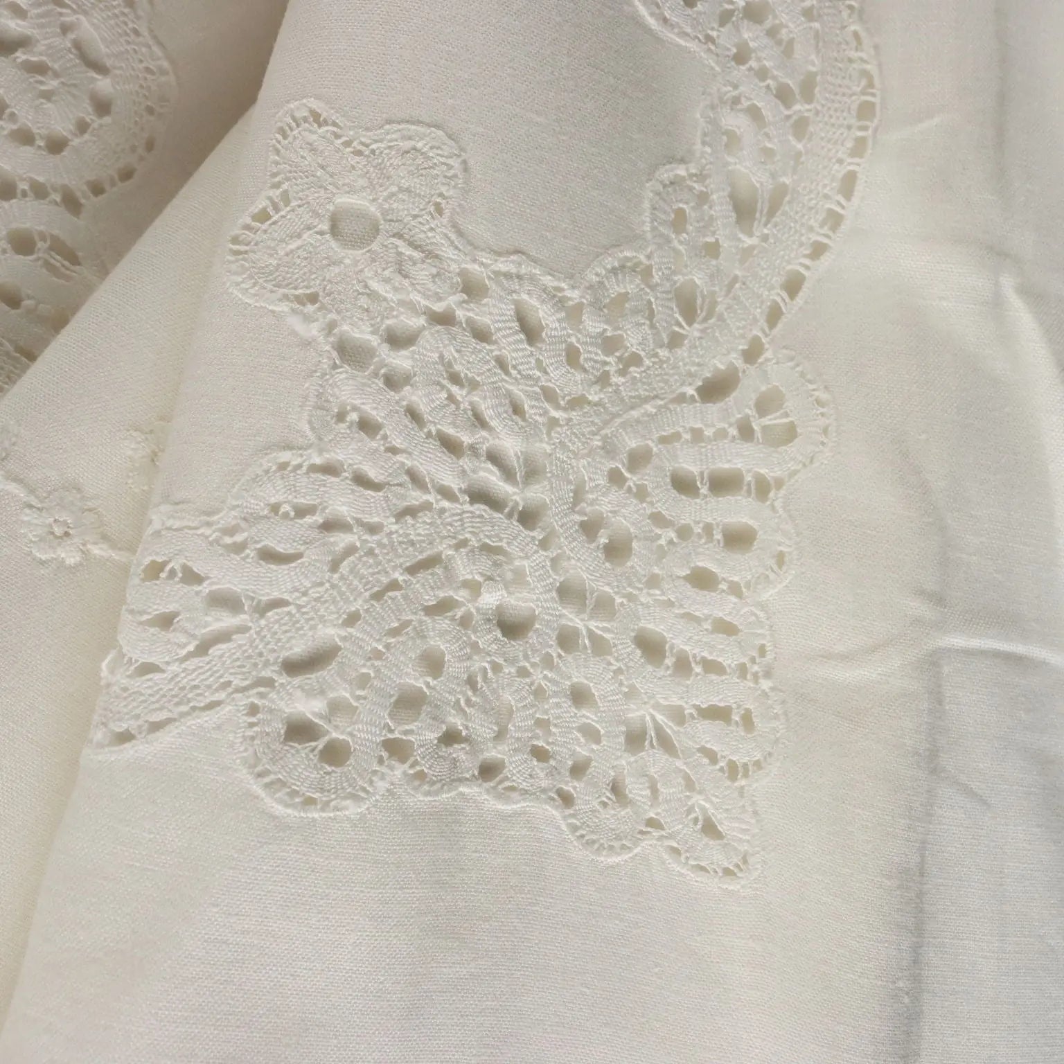 Double Bed Sheeth Linen Pillowcases Flower Embroideries 90 x 110 In