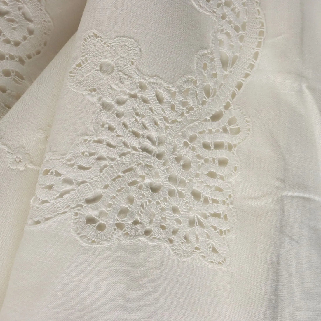 Double Bed Sheeth Linen Pillowcases Flower Embroideries 90 x 110 In