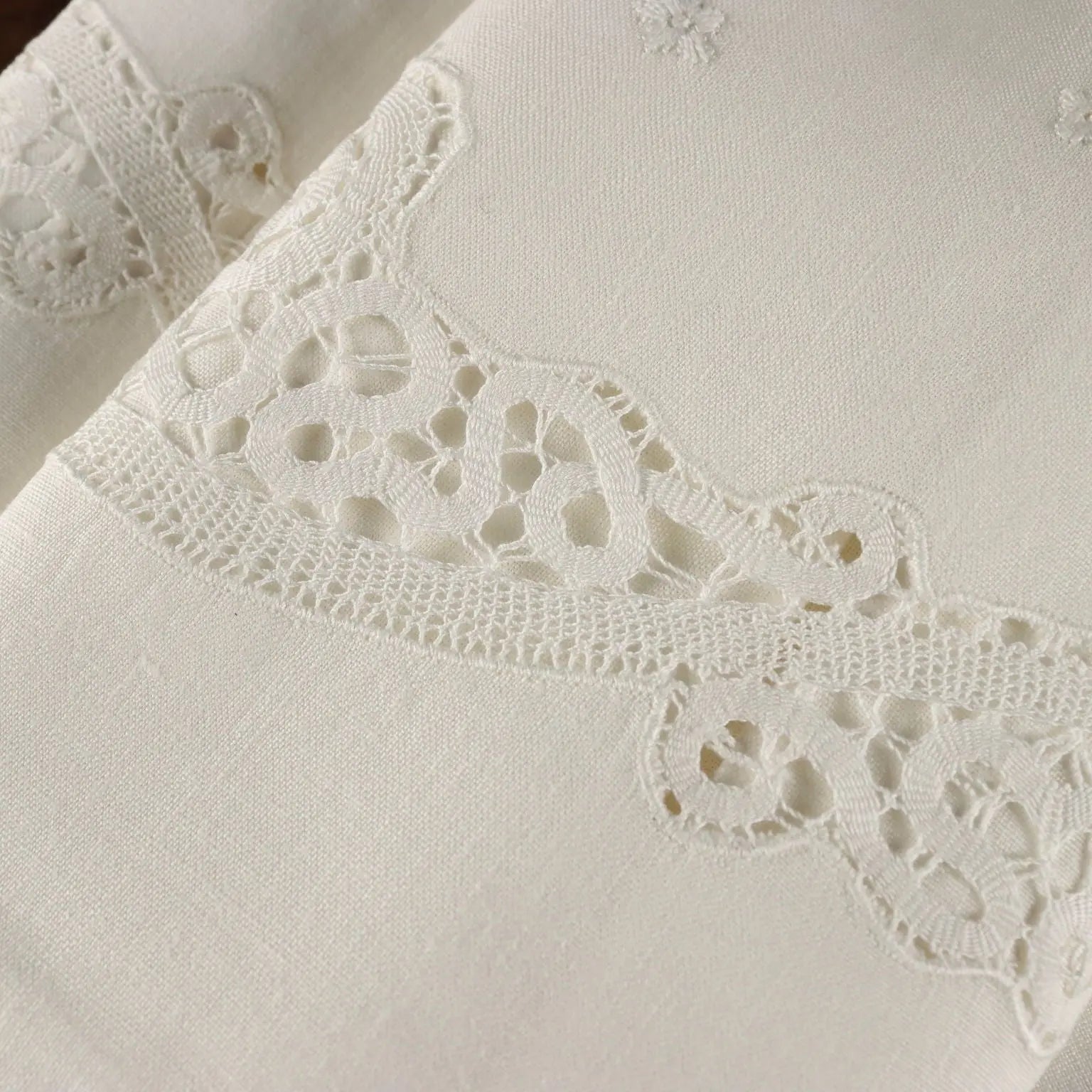 Double Bed Sheeth Linen Pillowcases Flower Embroideries 90 x 110 In