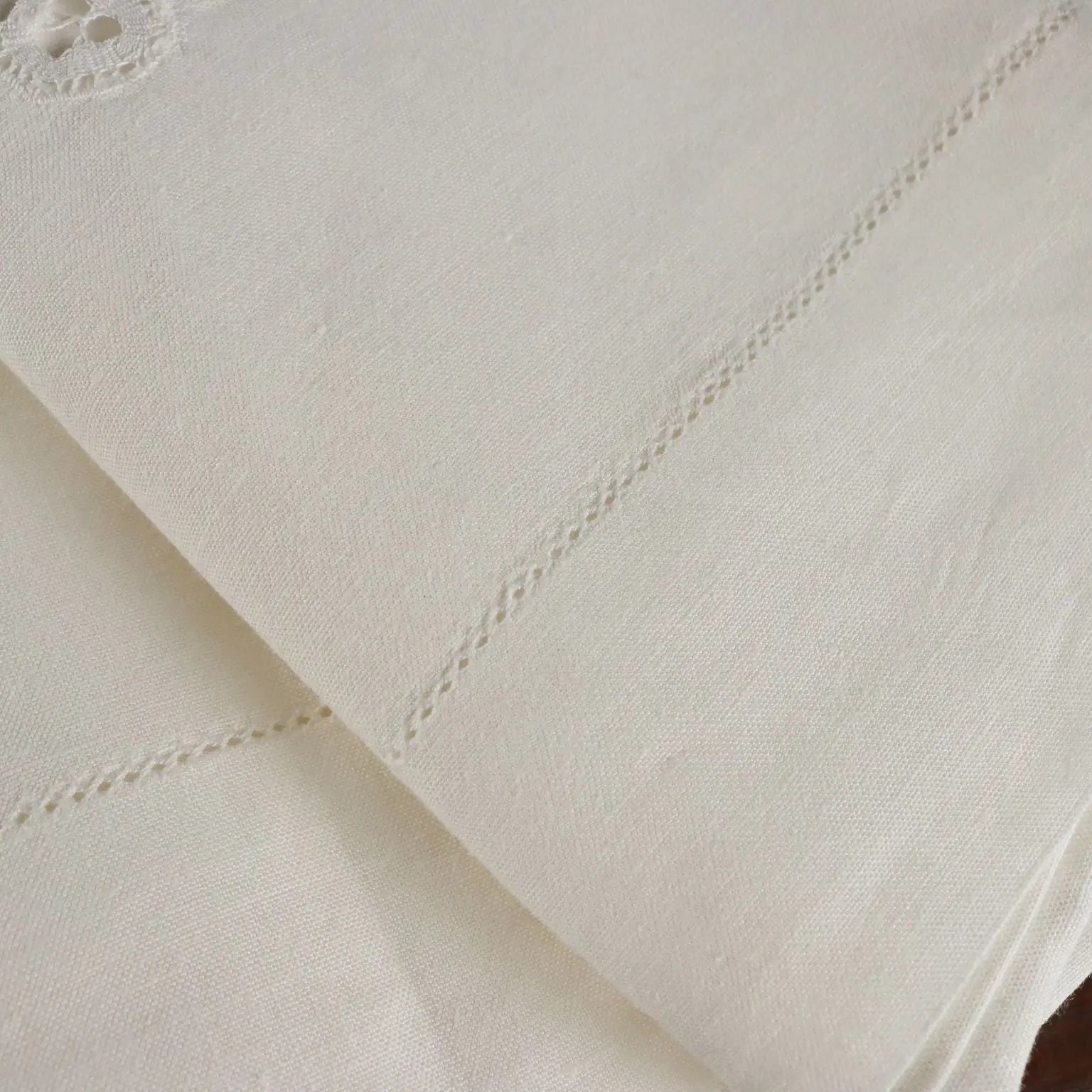 Double Bed Sheeth Linen Pillowcases Flower Embroideries 90 x 110 In