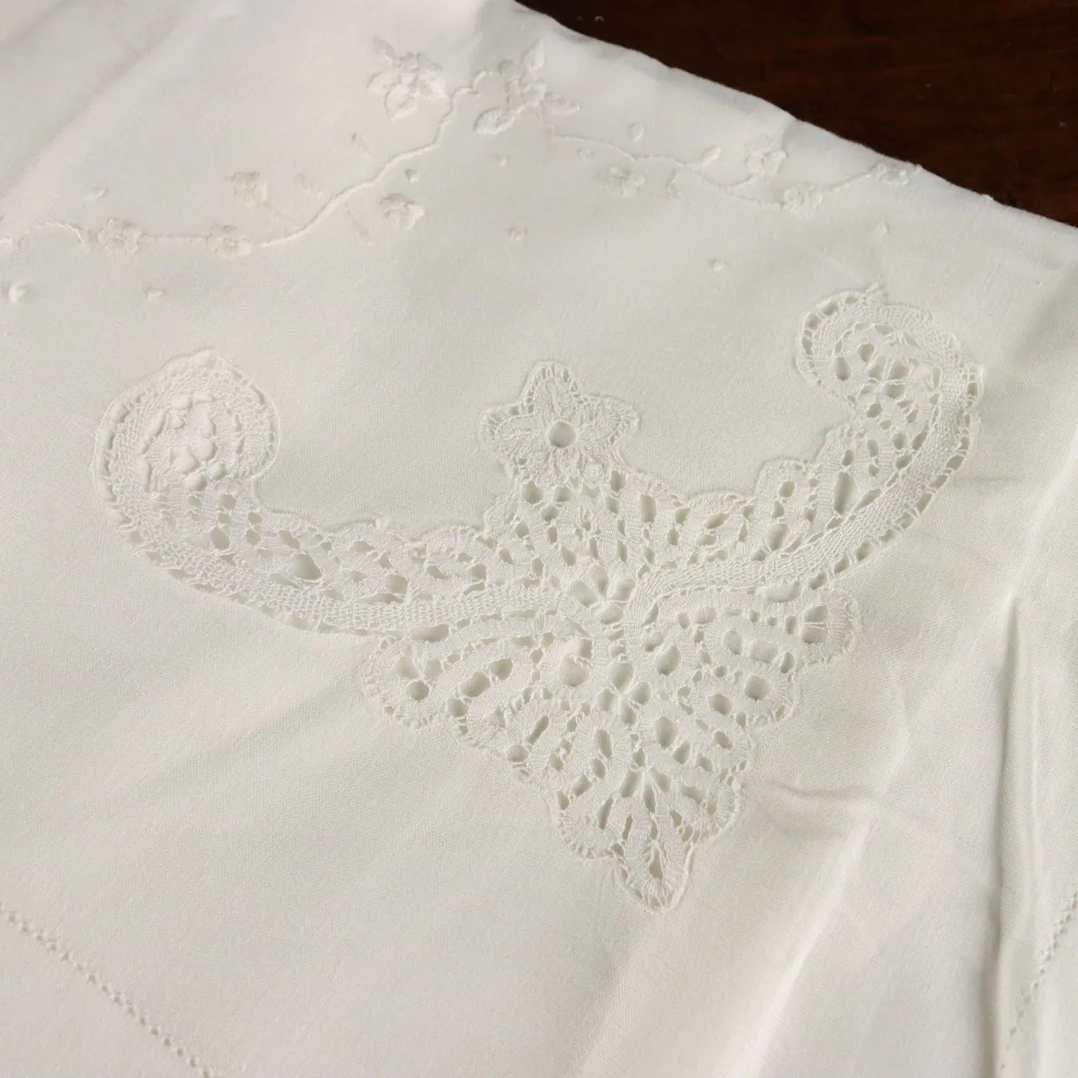 Double Bed Sheeth Linen Pillowcases Flower Embroideries 90 x 110 In