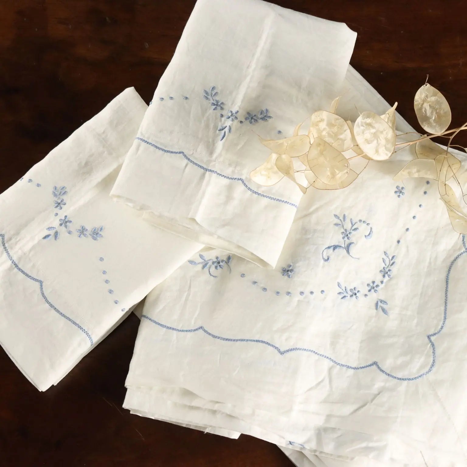 Double Bed Sheeth White Linen Flower Embroidery 118 x 90 In