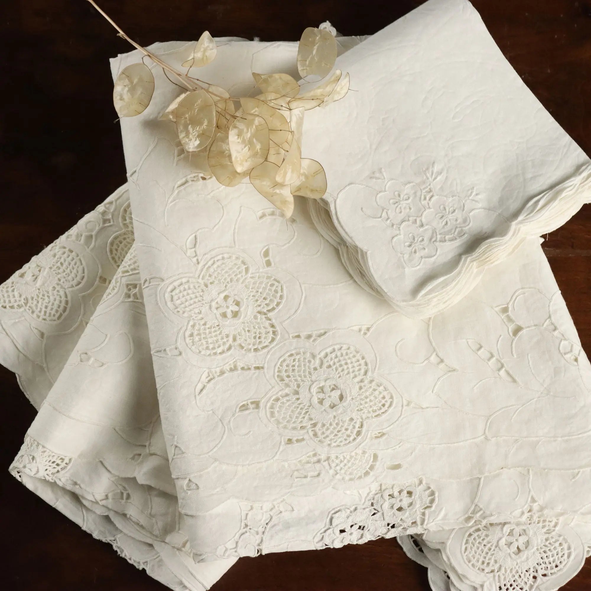 Tablecloth with 12 Napkins Handmade Italy Second Hand