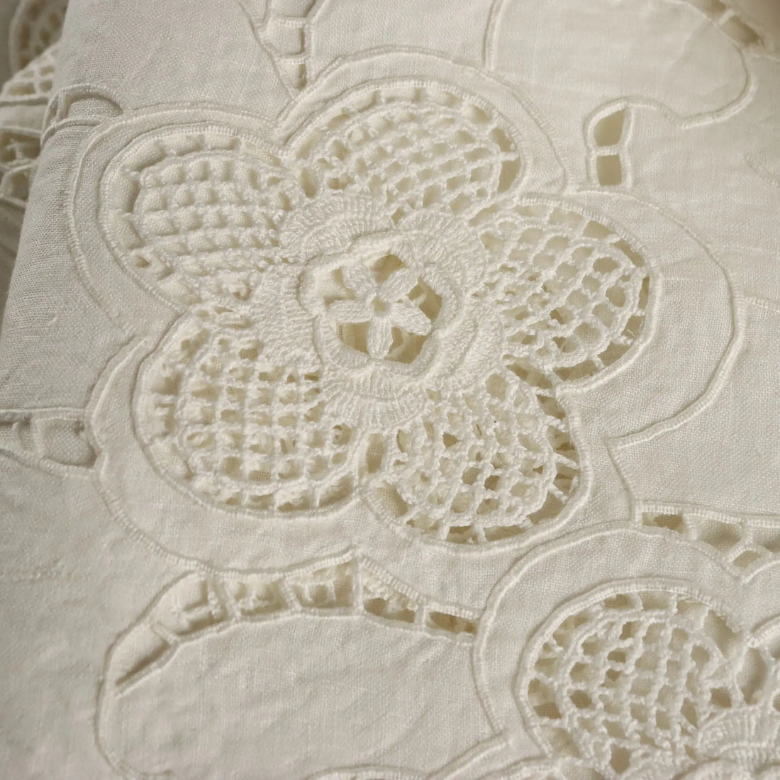 Tablecloth with 12 Napkins Handmade Italy Second Hand