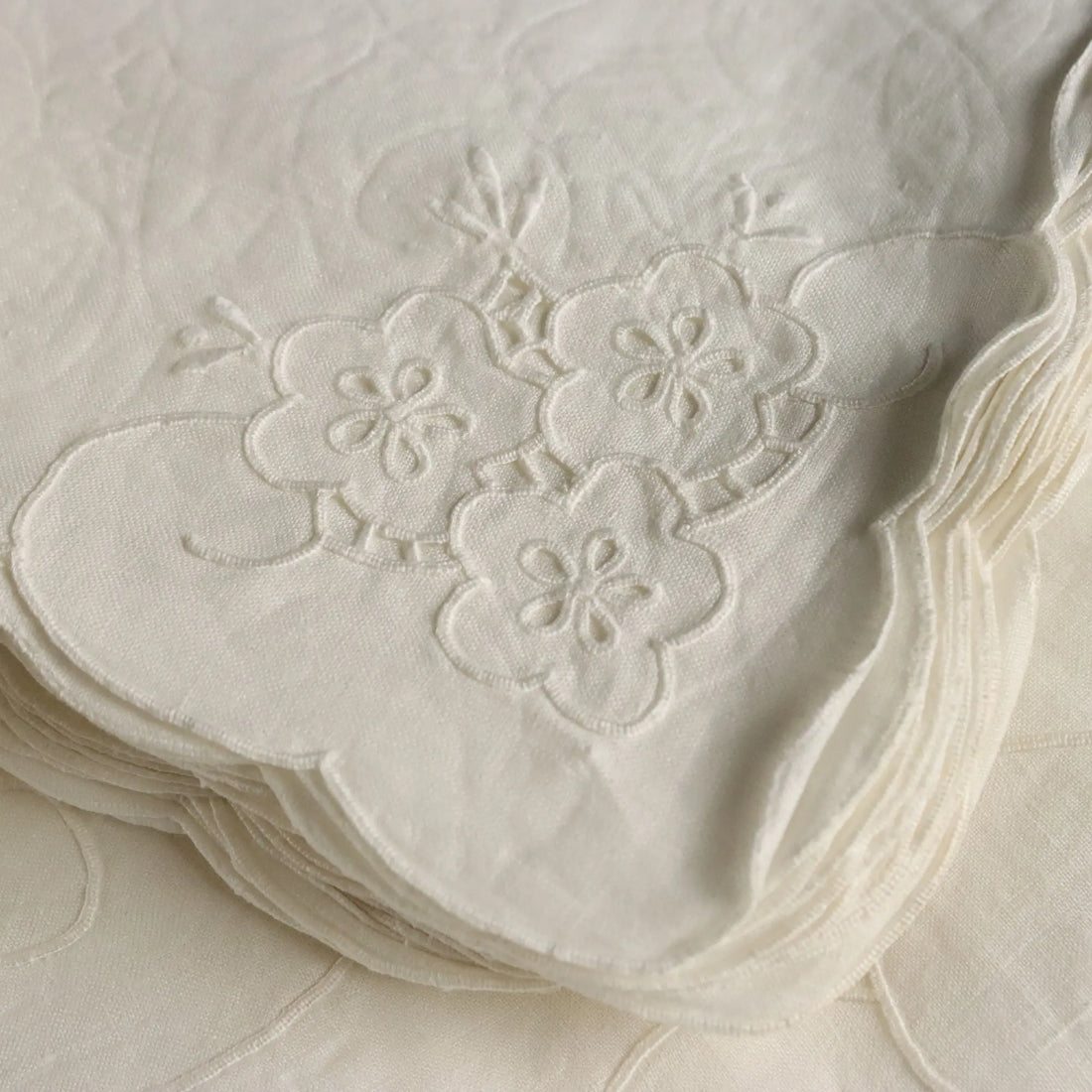Tablecloth with 12 Napkins Handmade Italy Second Hand