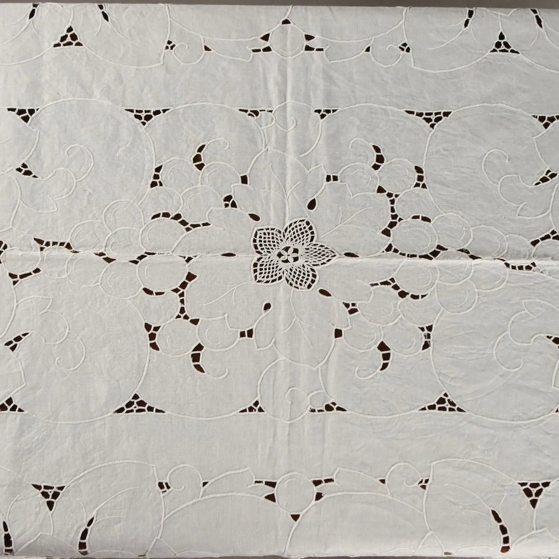 Tablecloth with 12 Napkins Handmade Italy Second Hand