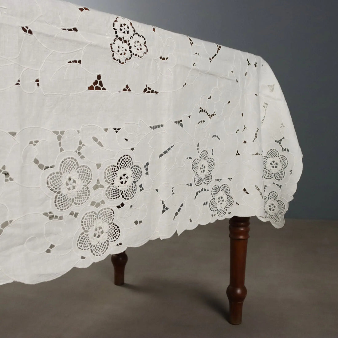 Tablecloth with 12 Napkins Handmade Italy Second Hand