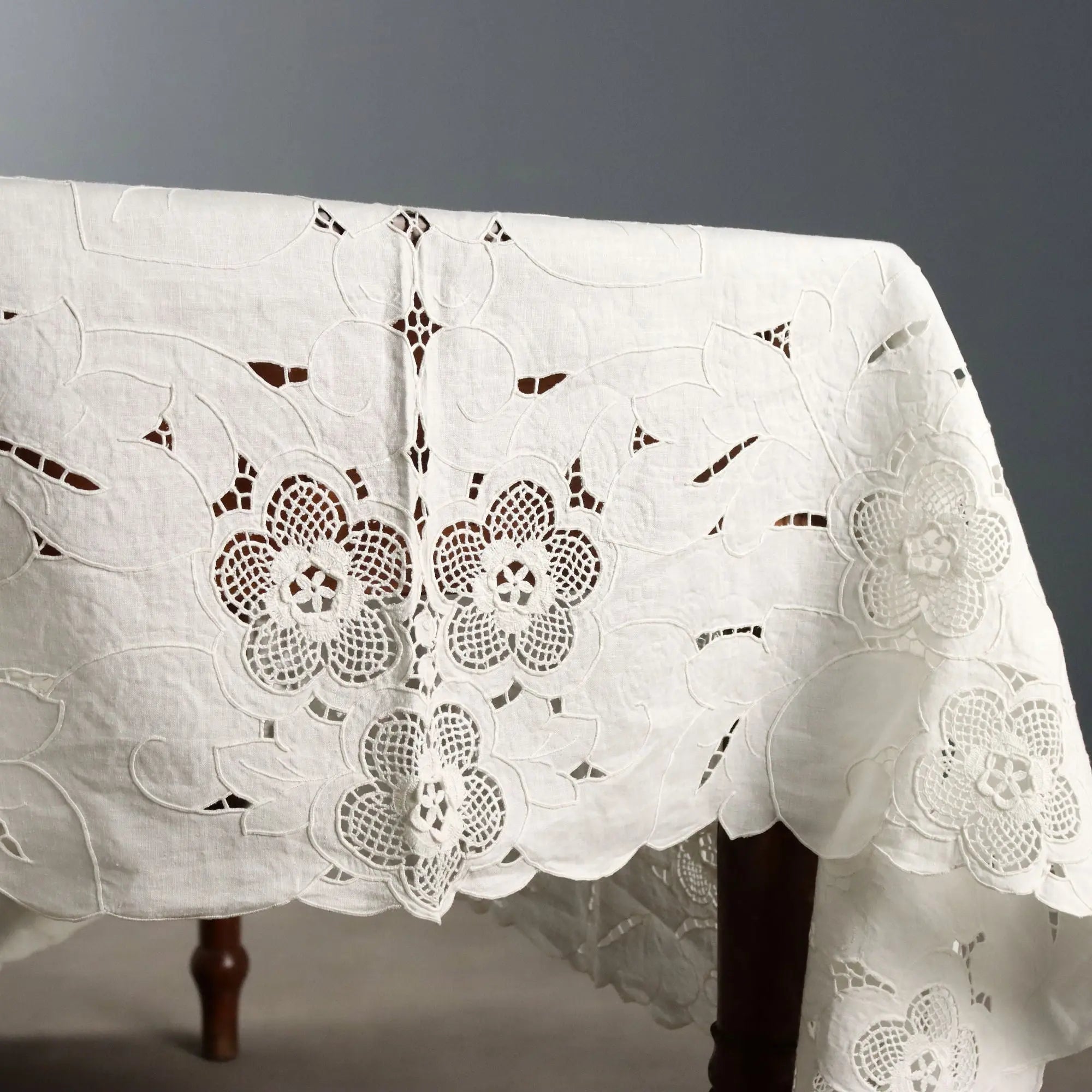 Tablecloth with 12 Napkins Handmade Italy Second Hand