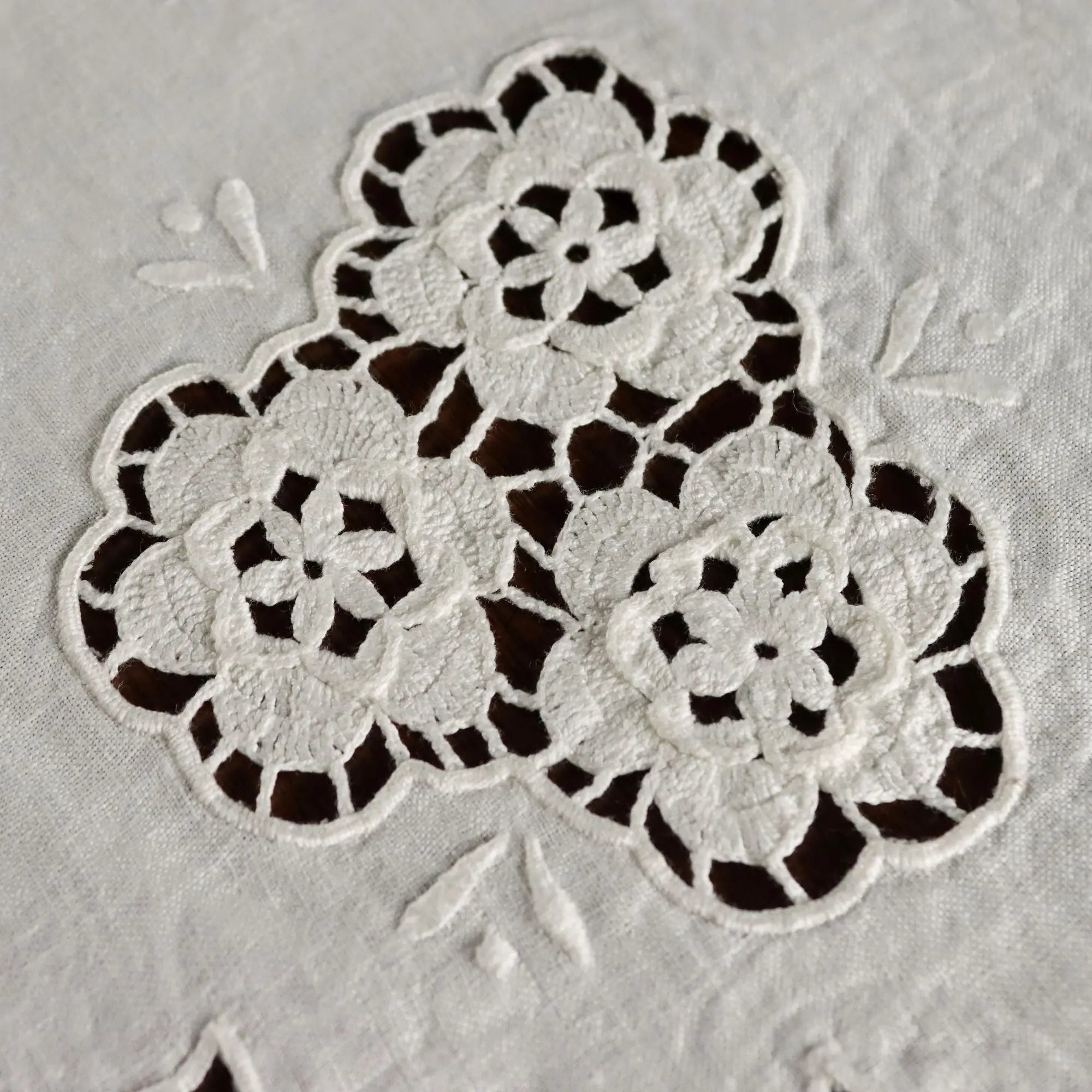 Tablecloth with 12 Napkins Handmade Italy Second Hand
