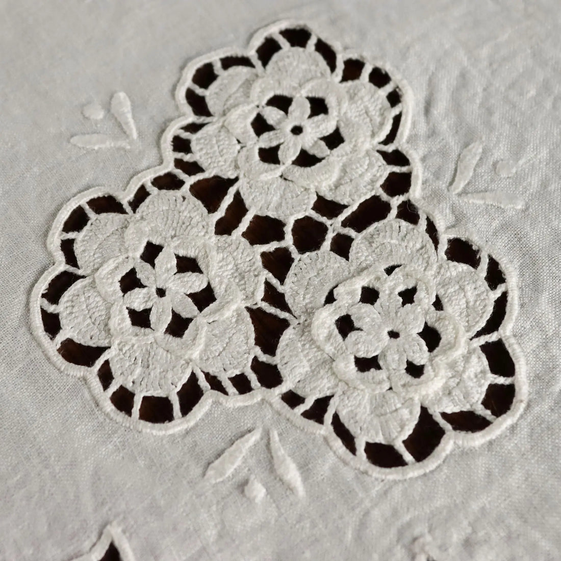 Tablecloth with 12 Napkins Handmade Italy Second Hand