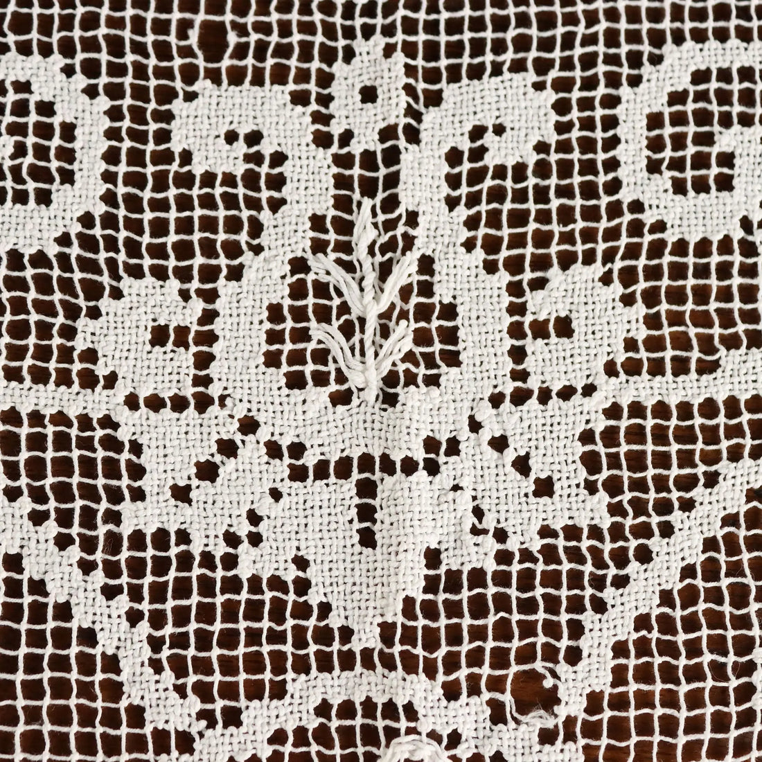Filet Round Tablecloth Flower Pattern Second Hand Italy 59 x 59 In