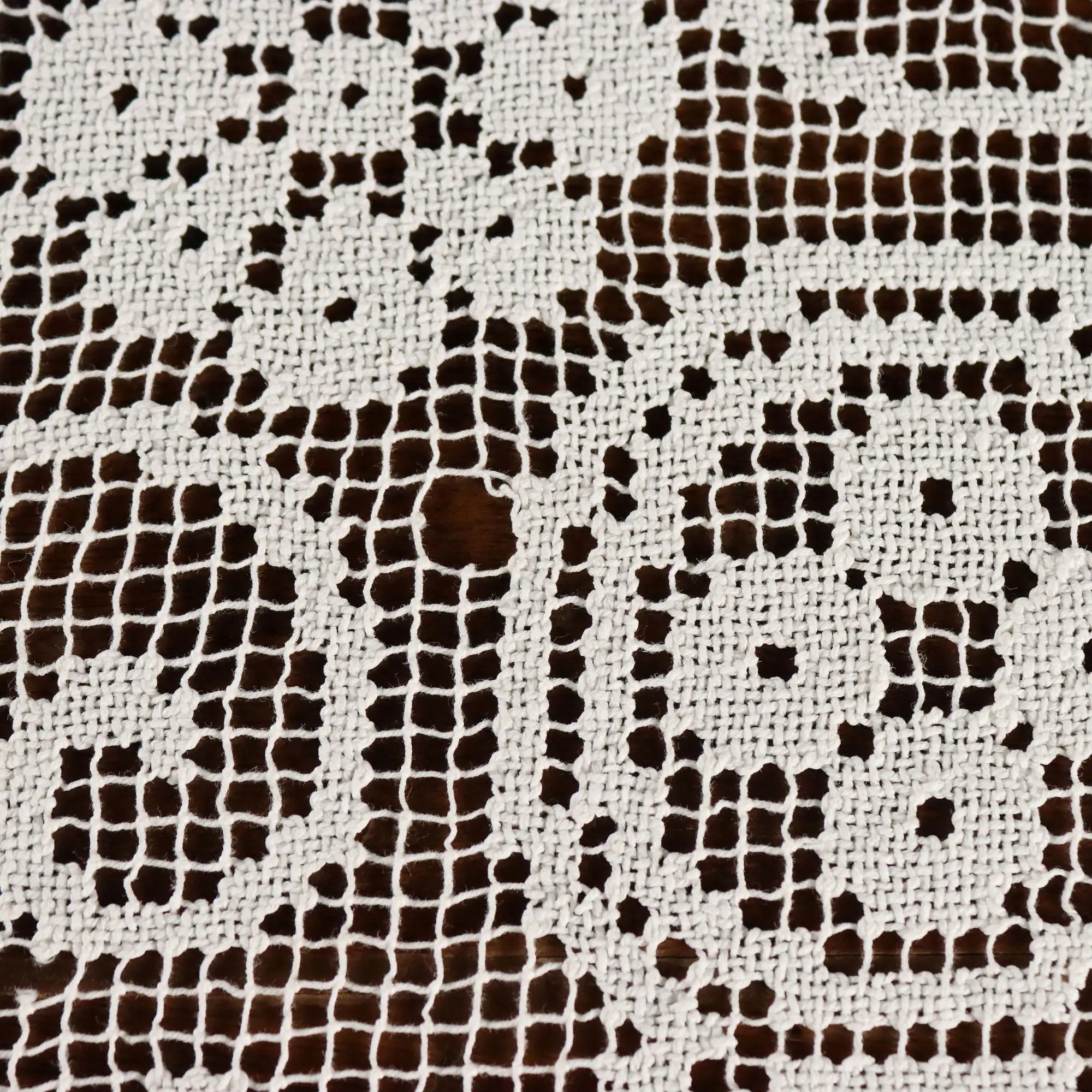 Filet Round Tablecloth Flower Pattern Second Hand Italy 59 x 59 In