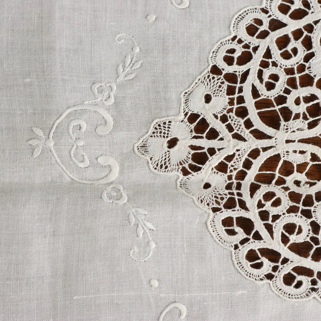 Cantù Linen and Lace Placemat Flower Pattern Second Hand Italy