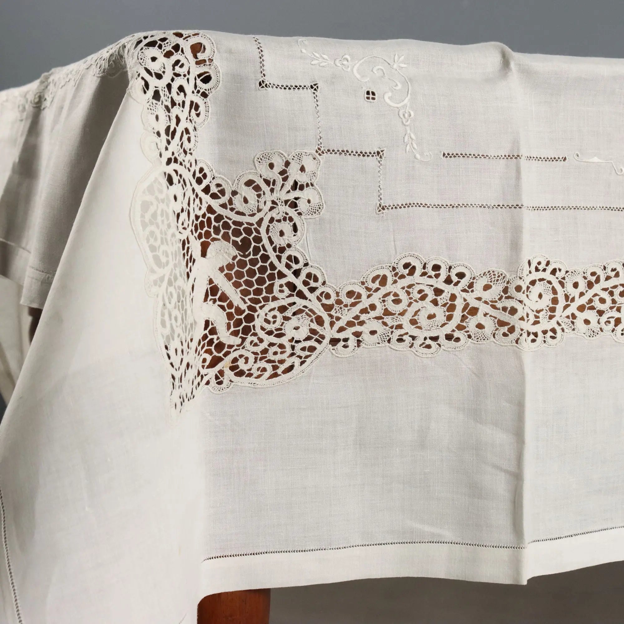 Cantù Linen and Lace Placemat Flower Pattern Second Hand Italy