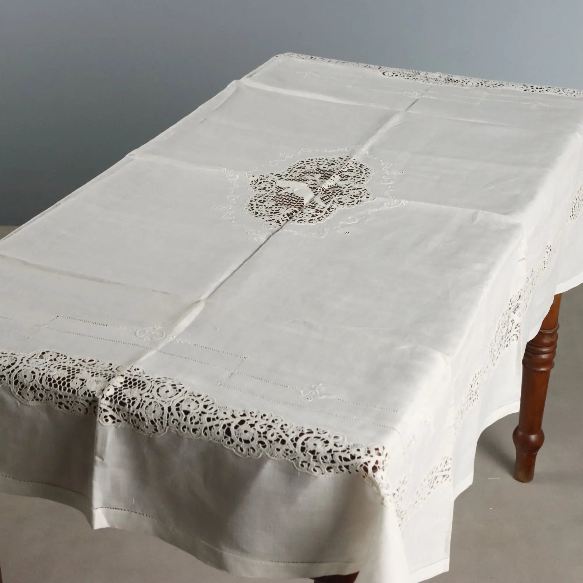 Cantù Linen and Lace Placemat Flower Pattern Second Hand Italy