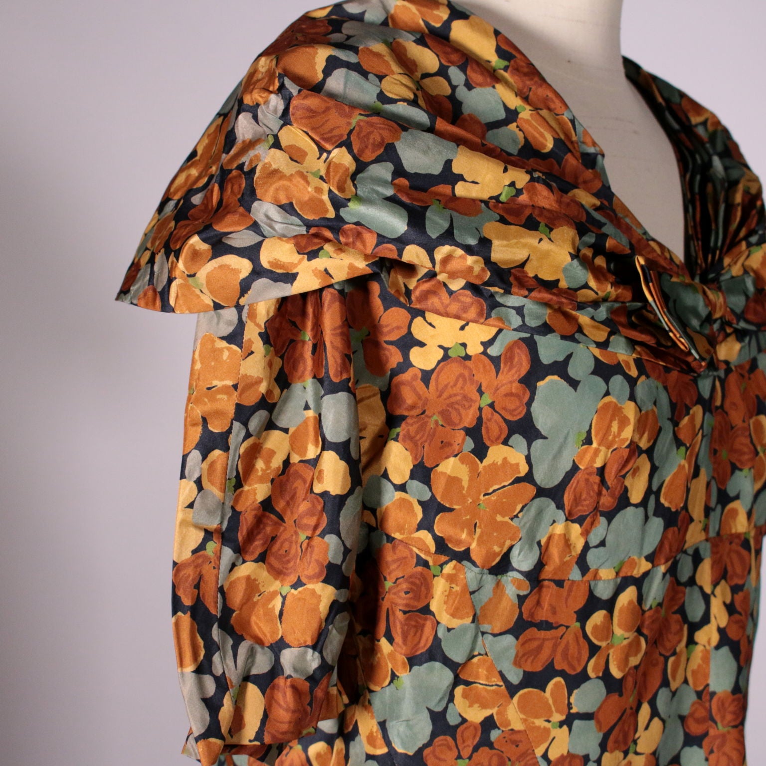 Silk Dress Floral Pattern Vintage 1950s | Clothing & House Linens  Vintage