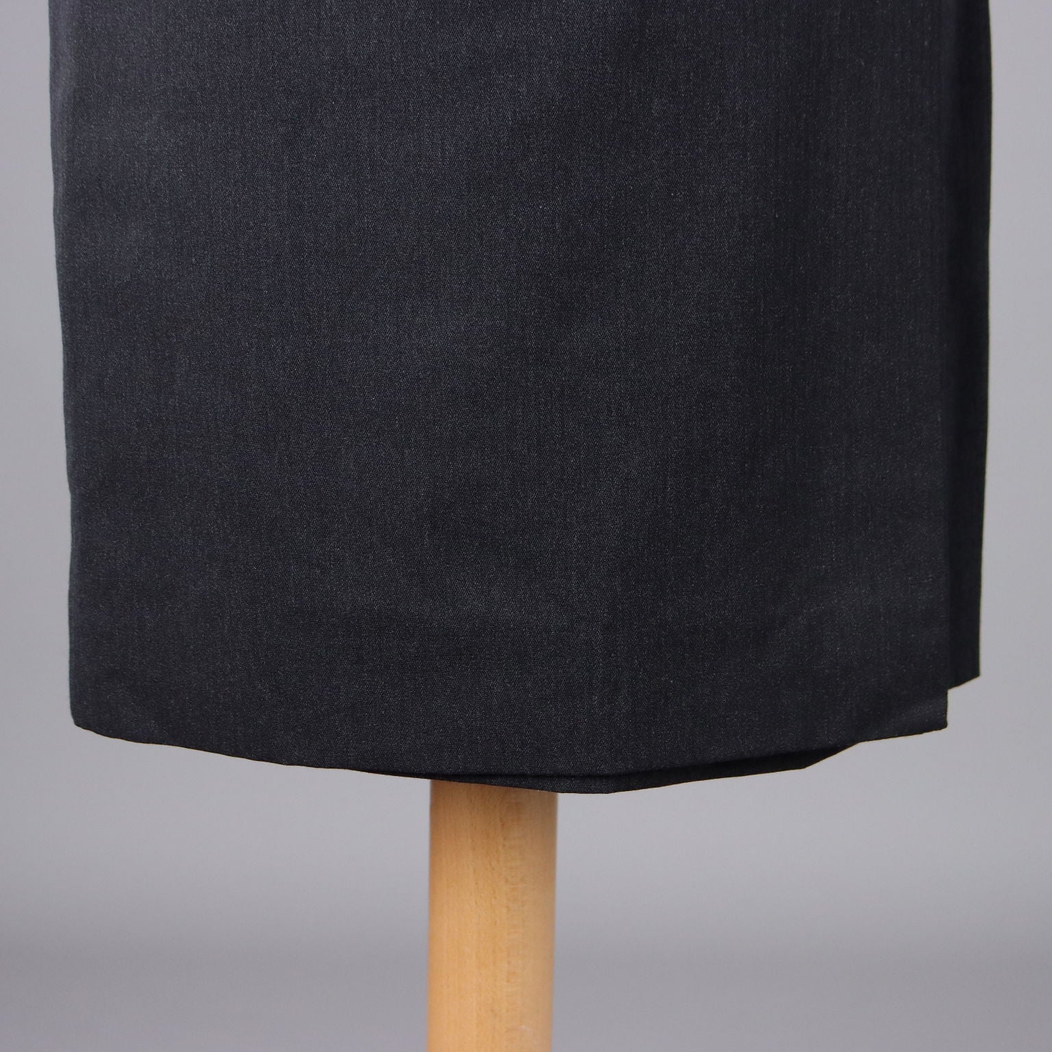 Second Hand Wallet Shaped Skirt by Aspesi Size 14 Pure Wool - Size 14 | Clothing & House Linens  Second hand