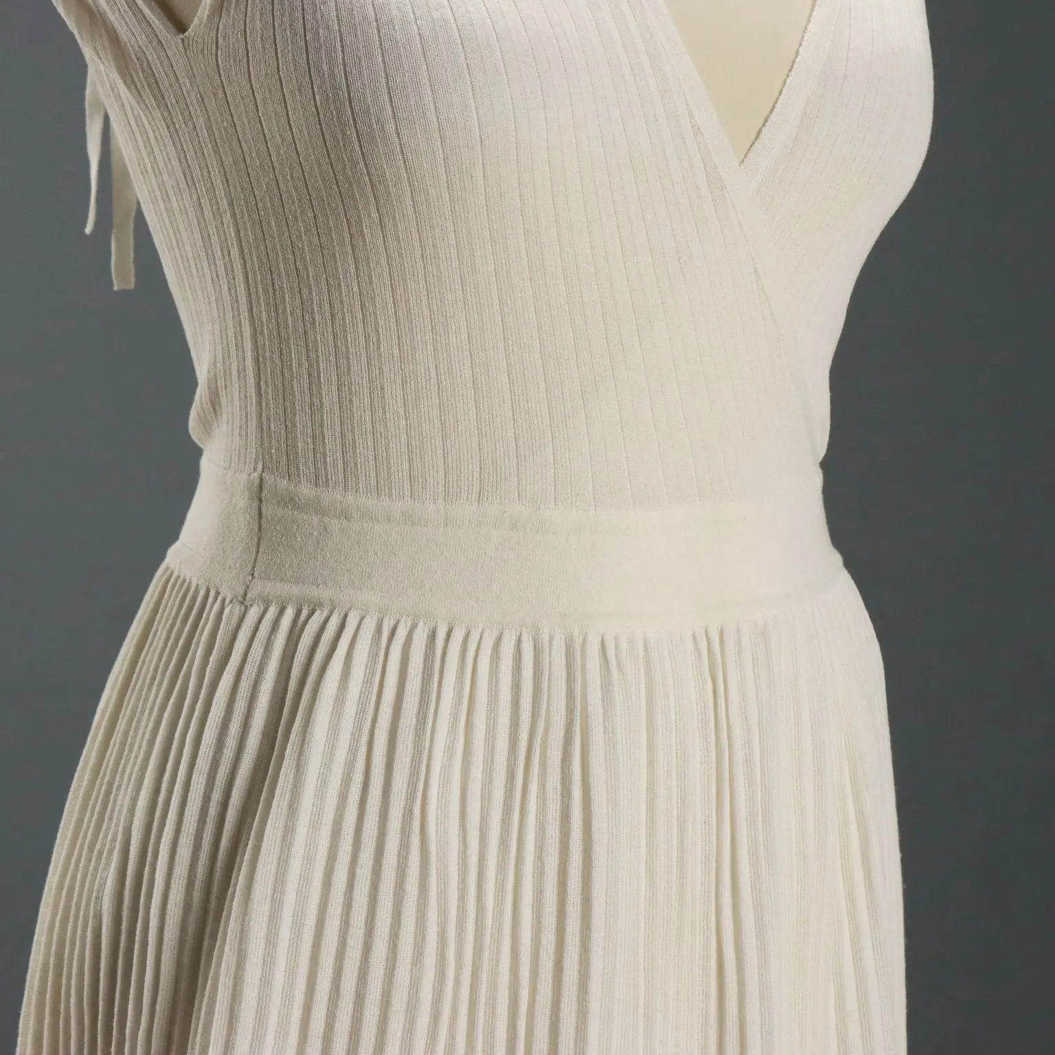 Valentino Cream White Midi Pleated Dress UK Size 12 Second Hand