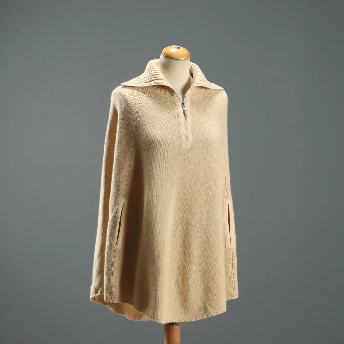 Brunello Cucinelli Cape Cashmere Unique Size Second Hand Italy | Clothing & House Linens | Second hand