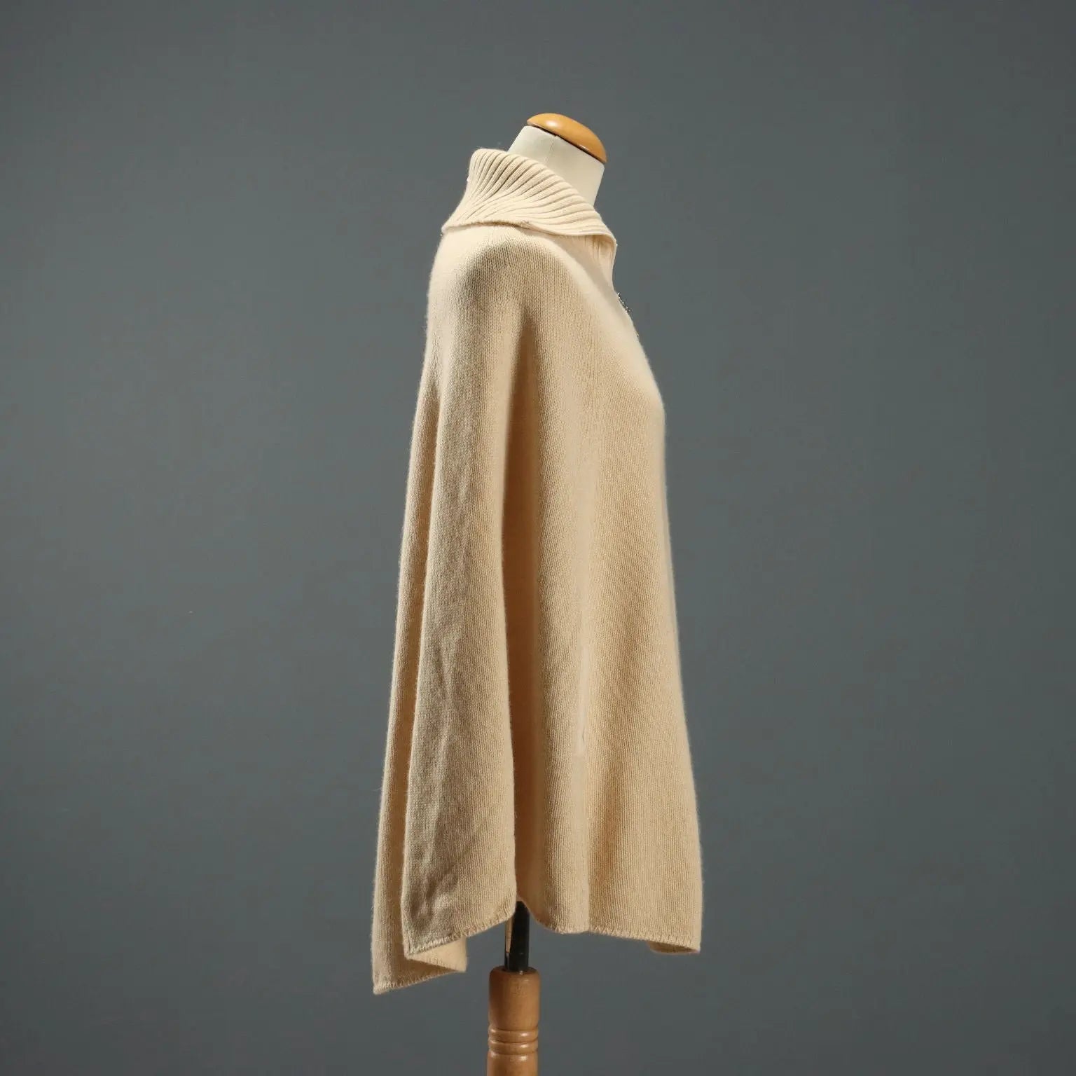 Brunello Cucinelli Cape Cashmere Unique Size Second Hand Italy | Clothing & House Linens | Second hand