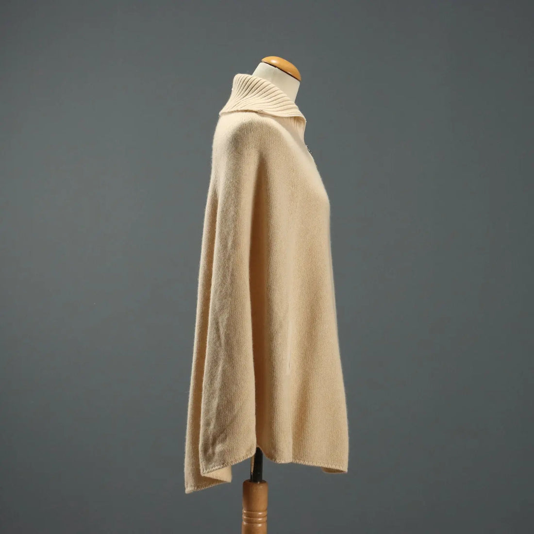Brunello Cucinelli Cape Cashmere Unique Size Second Hand Italy | Clothing & House Linens | Second hand