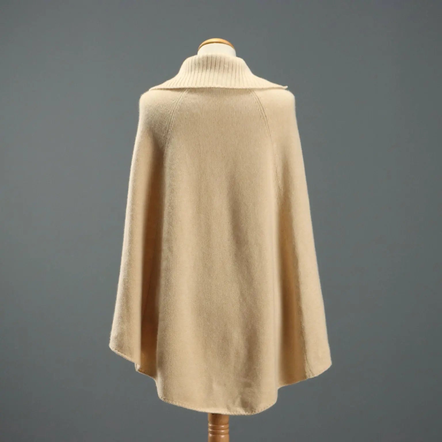 Brunello Cucinelli Cape Cashmere Unique Size Second Hand Italy | Clothing & House Linens | Second hand