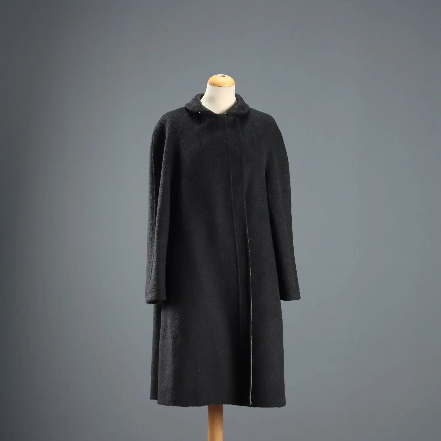 Giorgio Armani Cashmere Coat UK Size 10 Italy Second Hand - UK Size 32 | Clothing & House Linens | Second hand