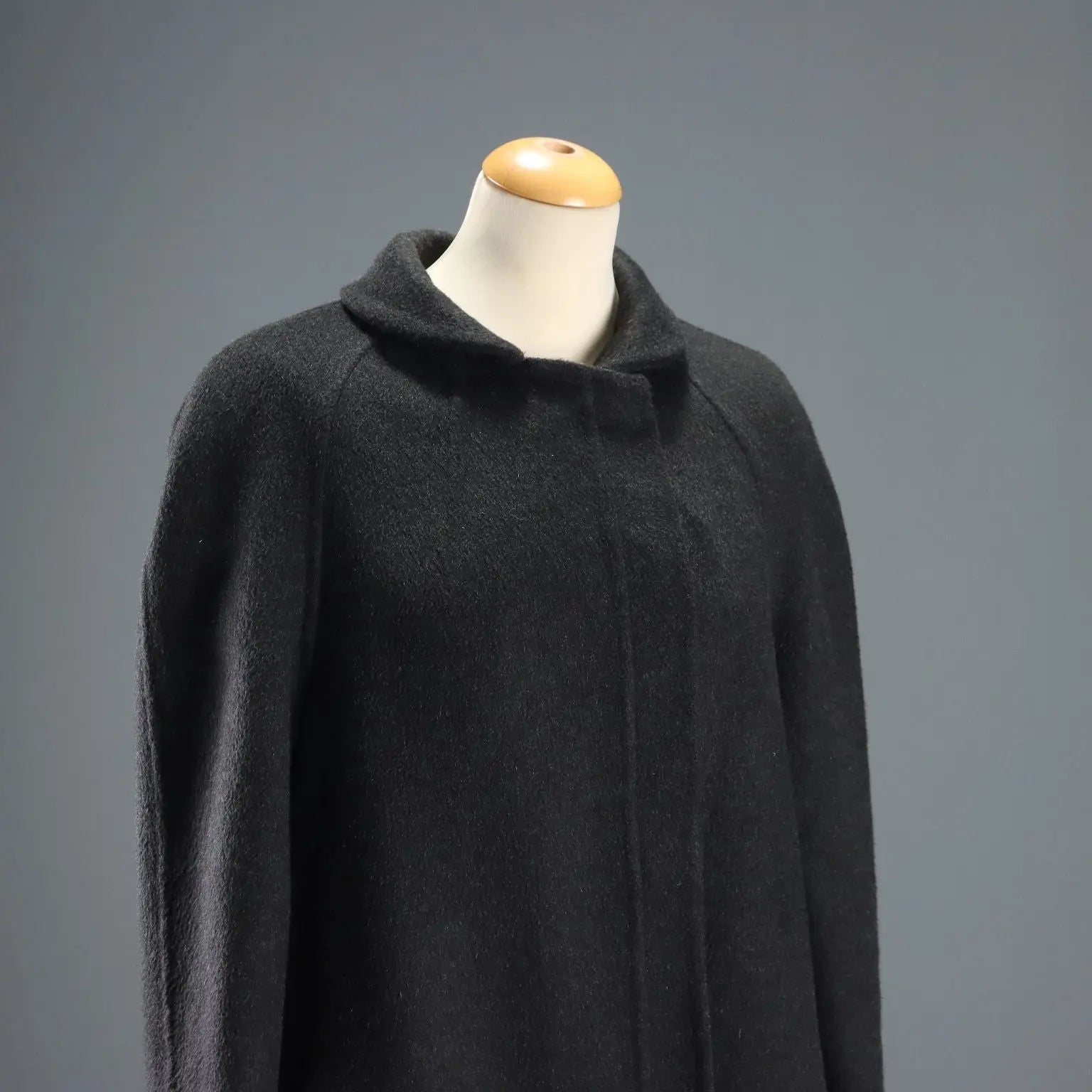 Giorgio Armani Cashmere Coat UK Size 10 Italy Second Hand - UK Size 32 | Clothing & House Linens | Second hand