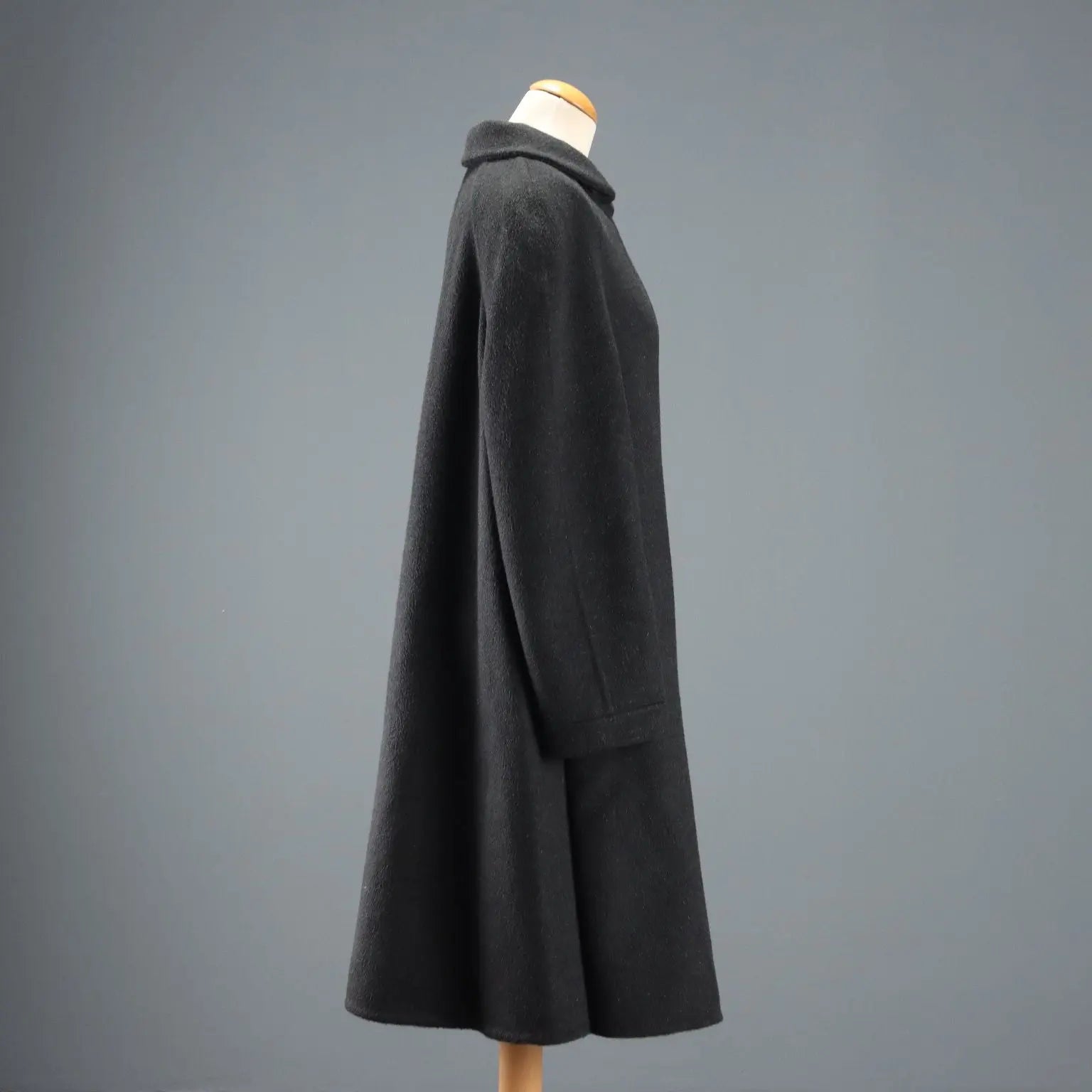 Giorgio Armani Cashmere Coat UK Size 10 Italy Second Hand - UK Size 32 | Clothing & House Linens | Second hand