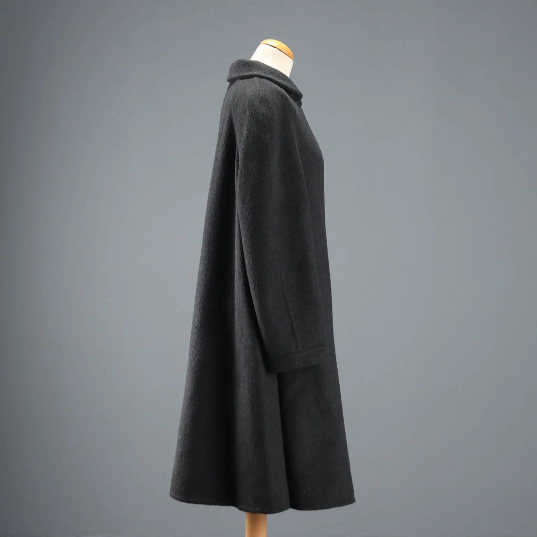 Giorgio Armani Cashmere Coat UK Size 10 Italy Second Hand - UK Size 32 | Clothing & House Linens | Second hand