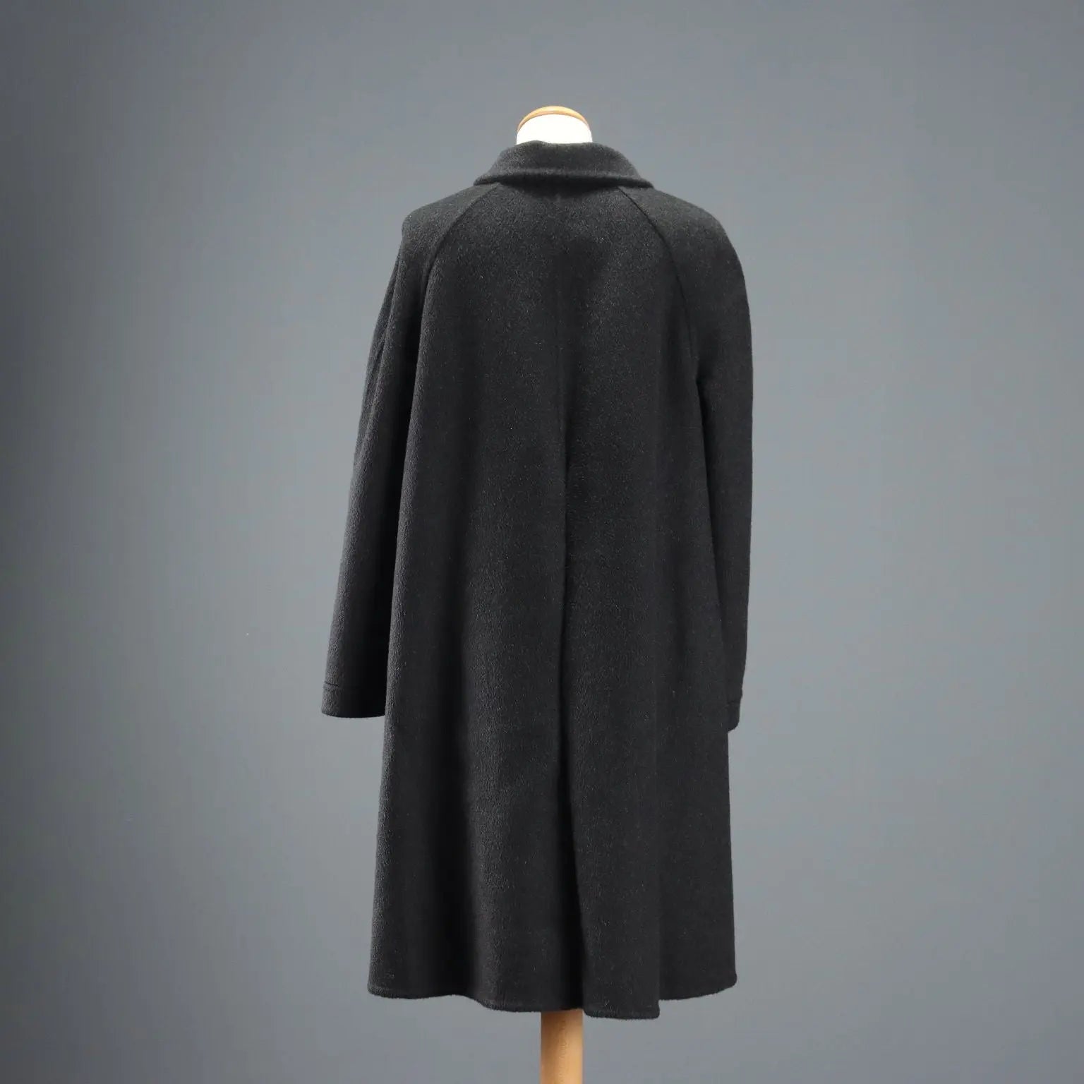 Giorgio Armani Cashmere Coat UK Size 10 Italy Second Hand - UK Size 32 | Clothing & House Linens | Second hand