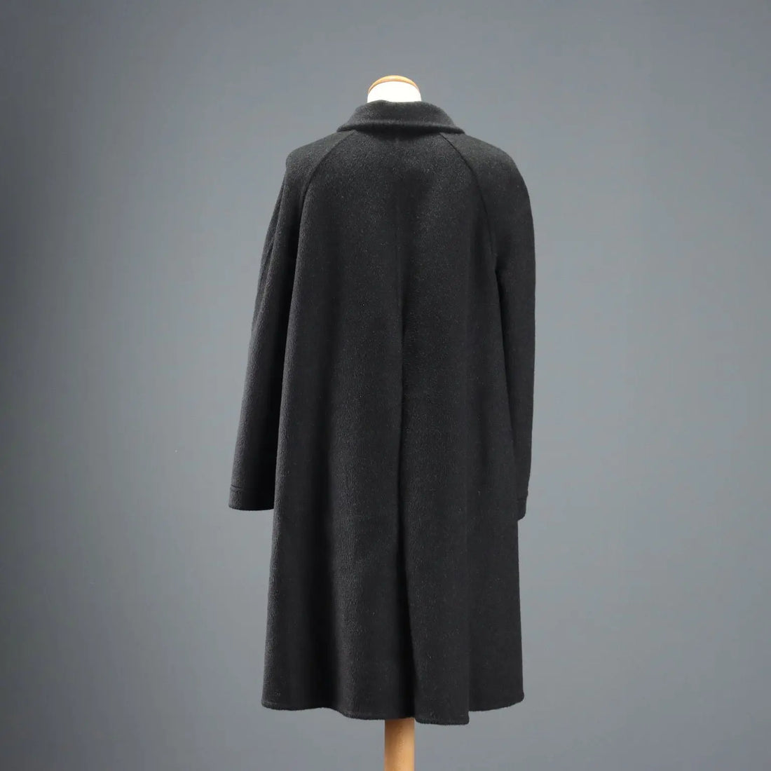 Giorgio Armani Cashmere Coat UK Size 10 Italy Second Hand - UK Size 32 | Clothing & House Linens | Second hand