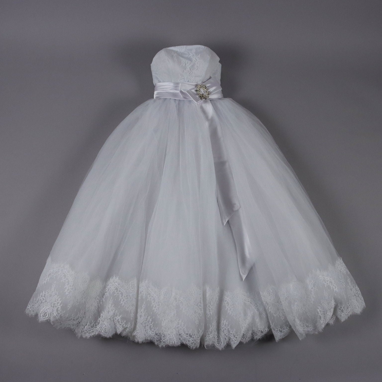 Second Hand InterTex Wedding Dress Size 14 Lace Bow - UK Size 14 | Clothing & House Linens  Second hand