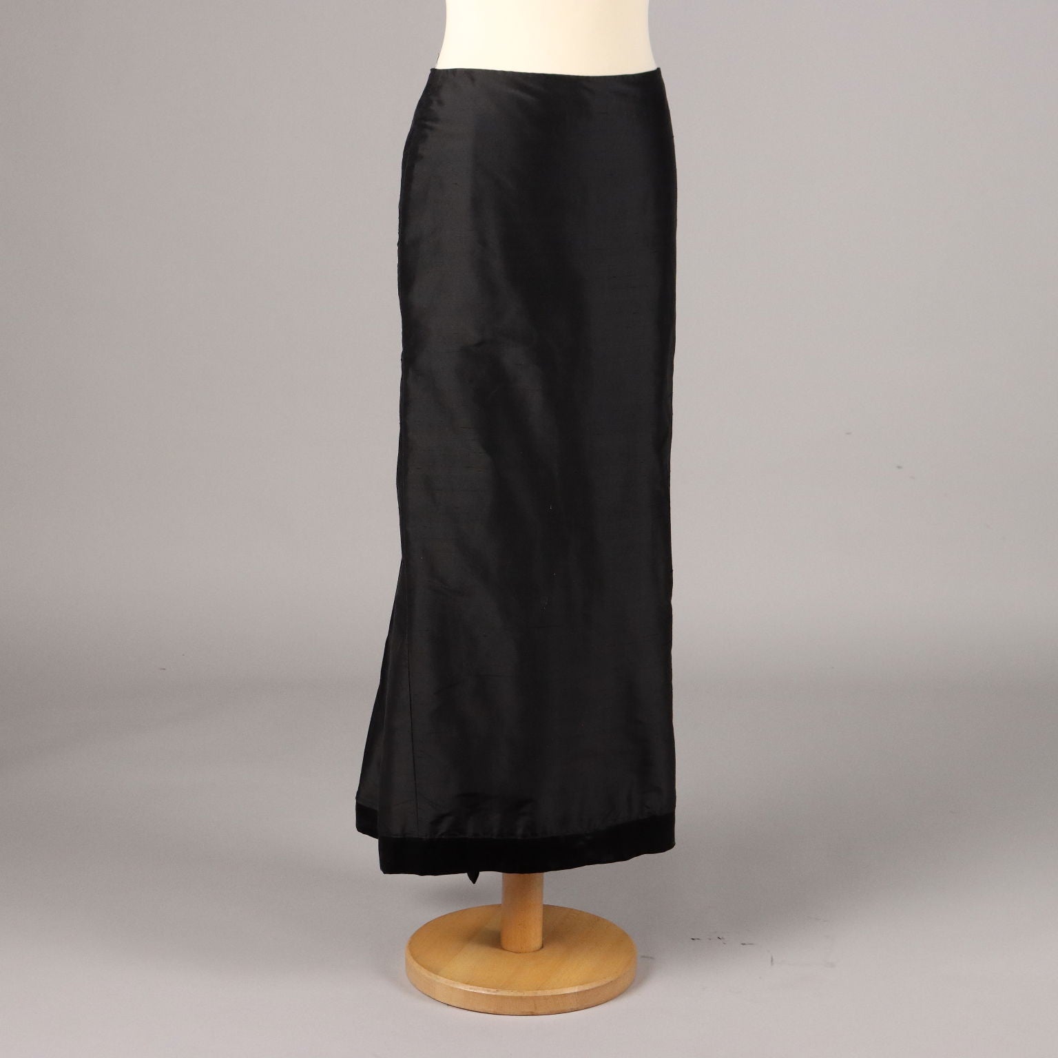 Second Hand Skirt by Nadine Silk UK Size 14 Italy - UK Size 14 | Clothing & House Linens  Second hand