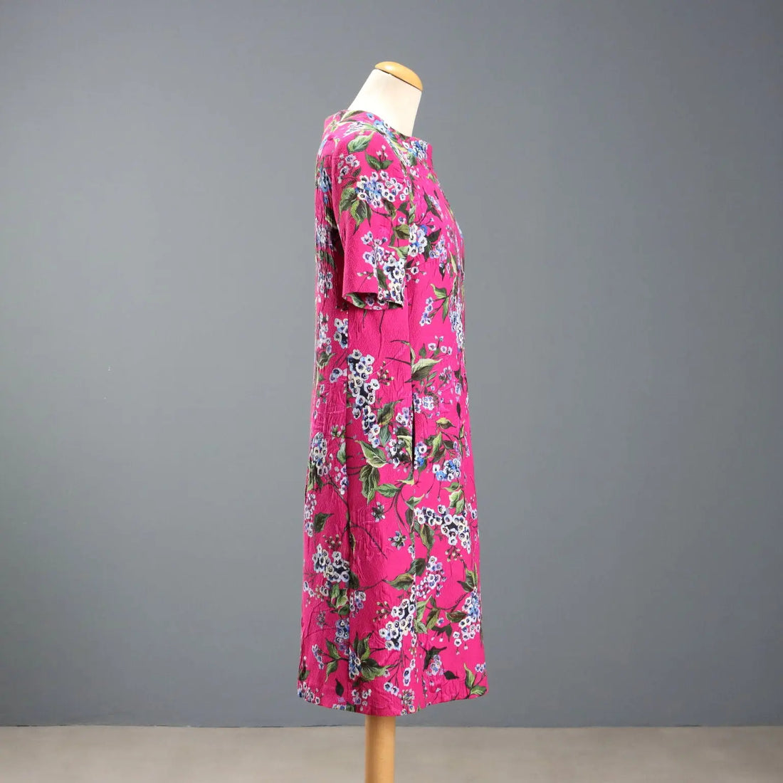 Escada Floral Dress Brocade Fabric Flower Pattern UK Size 12/14 - UK Size 12/14 | Clothing & House Linens | Second hand