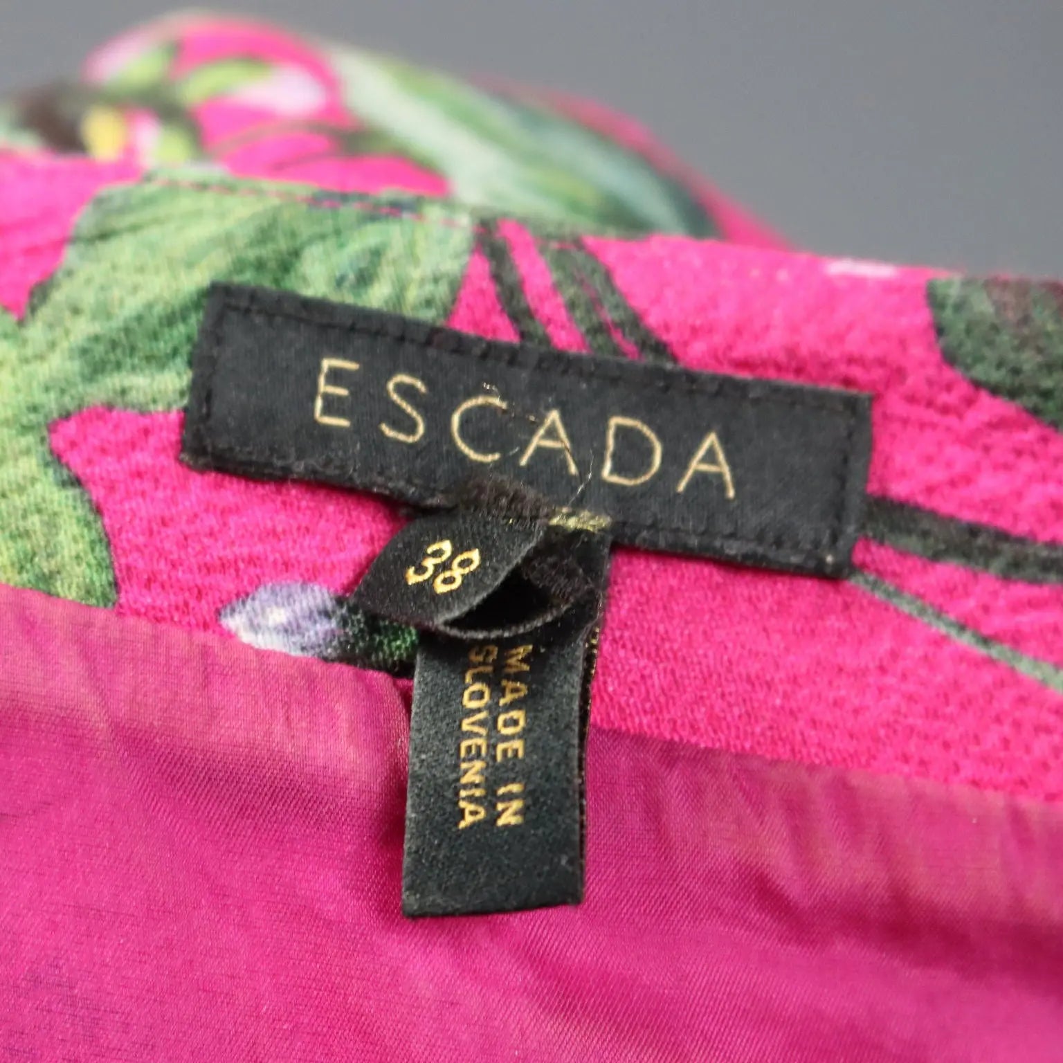 Escada Floral Dress Brocade Fabric Flower Pattern UK Size 12/14 - UK Size 12/14 | Clothing & House Linens | Second hand