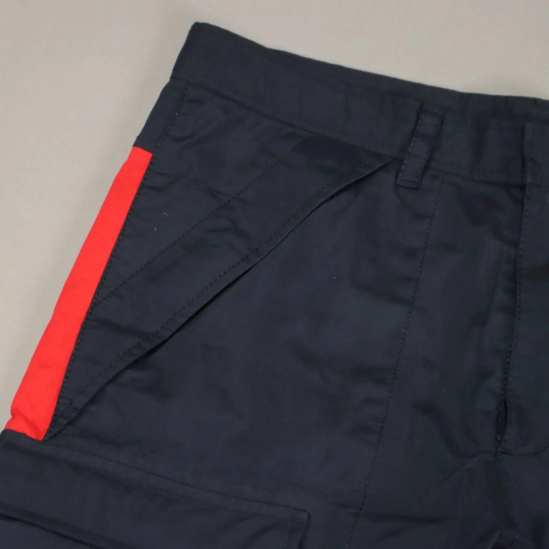 Prada Luna Rossa Bermuda Shorts Polyester UK/US Size 36 Second Hand - UK/US Size 36 | Clothing & House Linens | Second hand