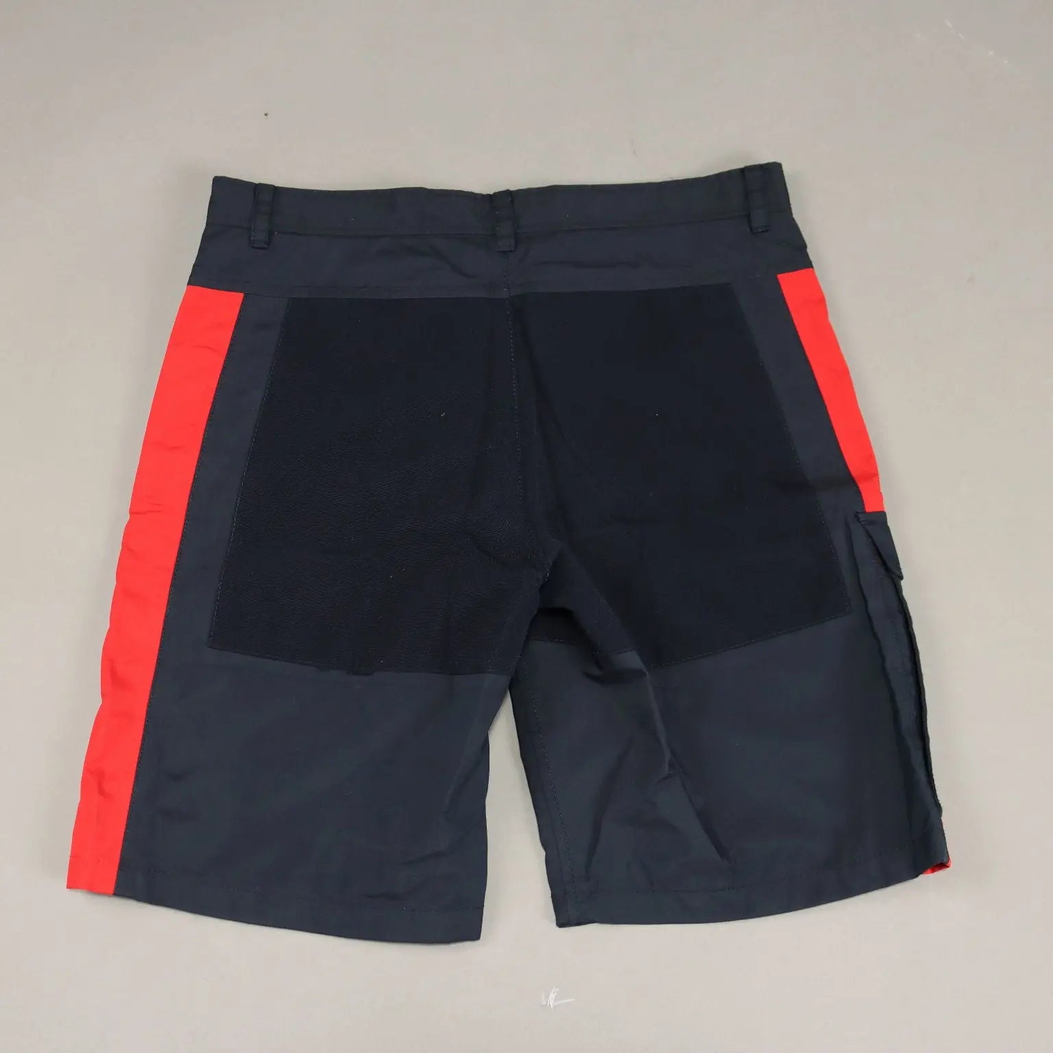 Prada Luna Rossa Bermuda Shorts Polyester UK/US Size 36 Second Hand - UK/US Size 36 | Clothing & House Linens | Second hand