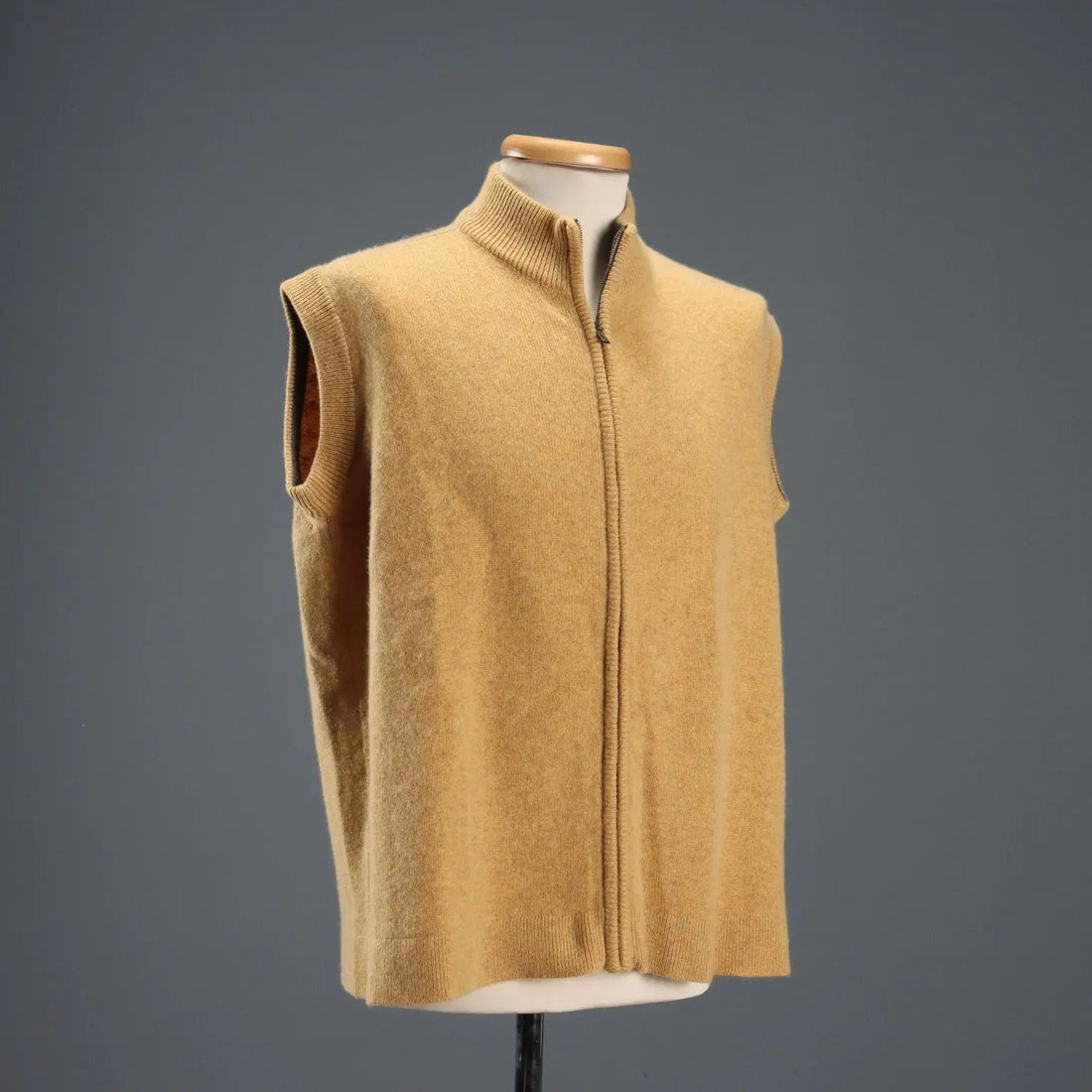 Colombo Men's Pure Cashmere Vest UK Size 44 Italy Second Hand - UK Size 44 | Clothing & House Linens | Second hand