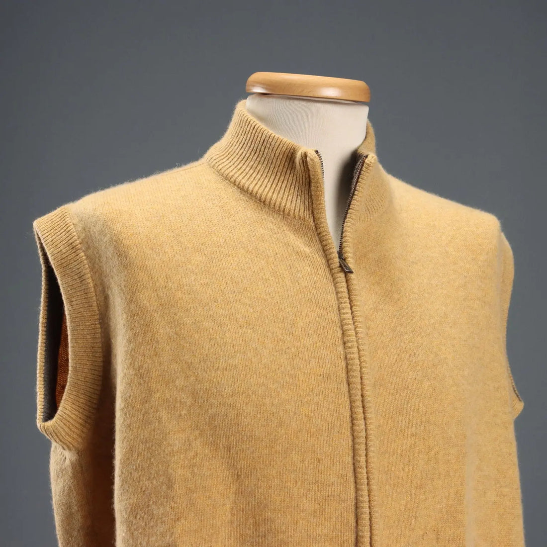 Colombo Men's Pure Cashmere Vest UK Size 44 Italy Second Hand - UK Size 44 | Clothing & House Linens | Second hand