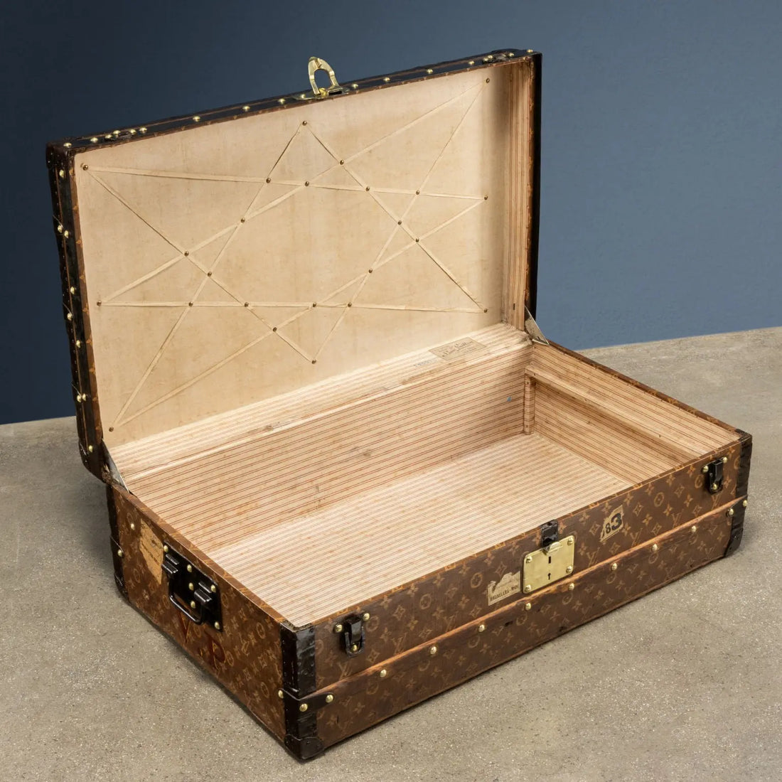 Louis Vuitton Malle Cabine Jacquard Tissée Canvas France 1899-1904 - Paris, 1899-1904 | Clothing & House Linens  Vintage
