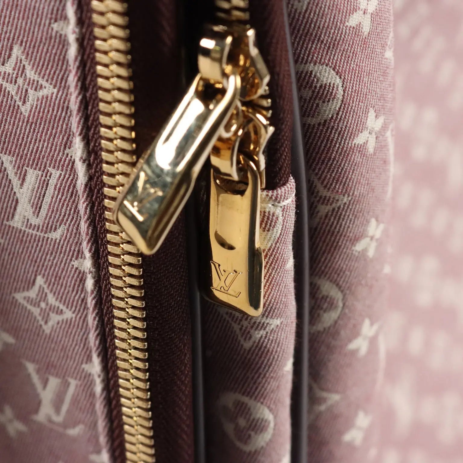 Louis Vuitton Trolley Idylle Pegase 55 Pink Monogram Fabric - Paris 2012 | Clothing & House Linens | Vintage