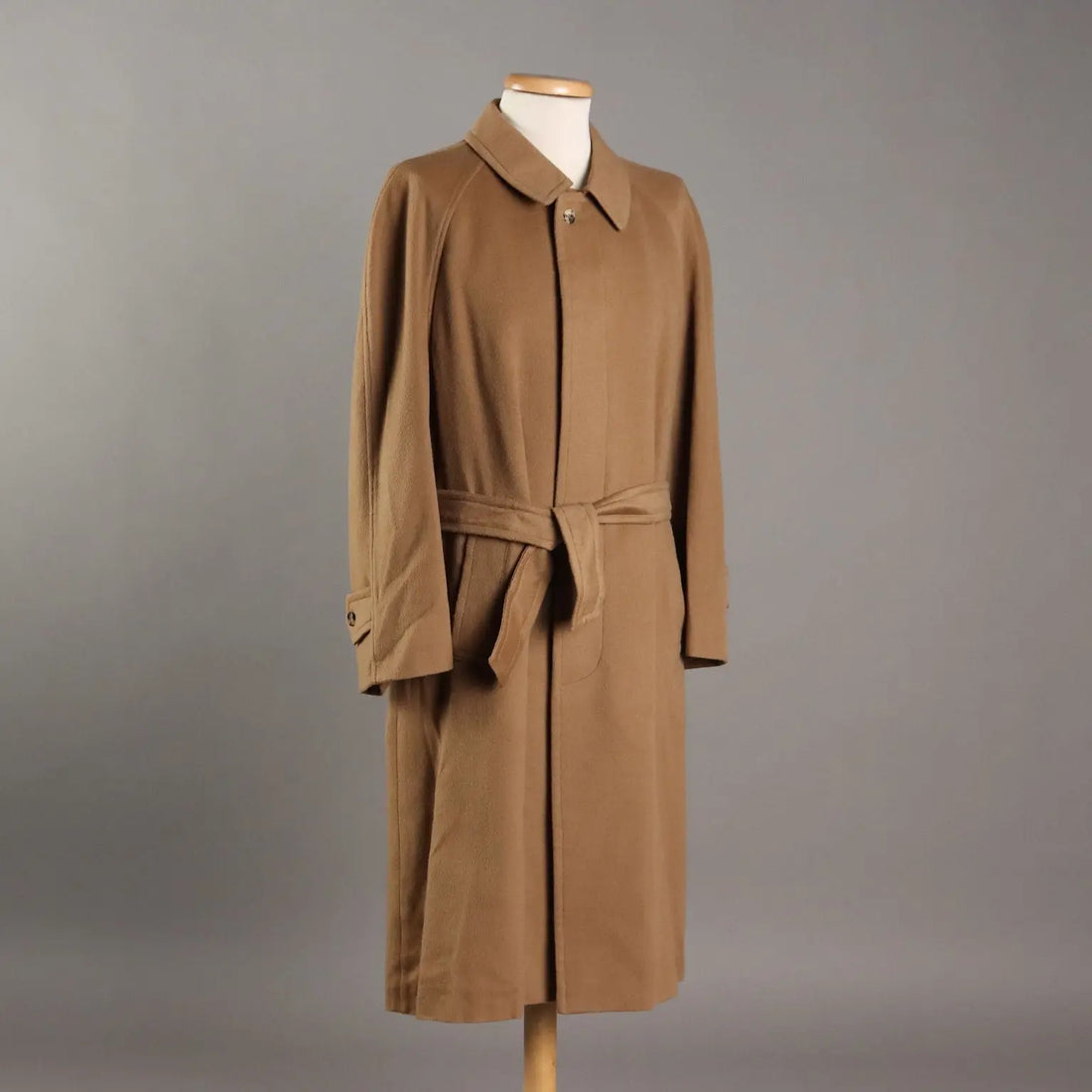 Ferragamo Coat Vintage Cashmere Wool UK Size 40 Italy - UK Size 40 | Clothing & House Linens | Vintage