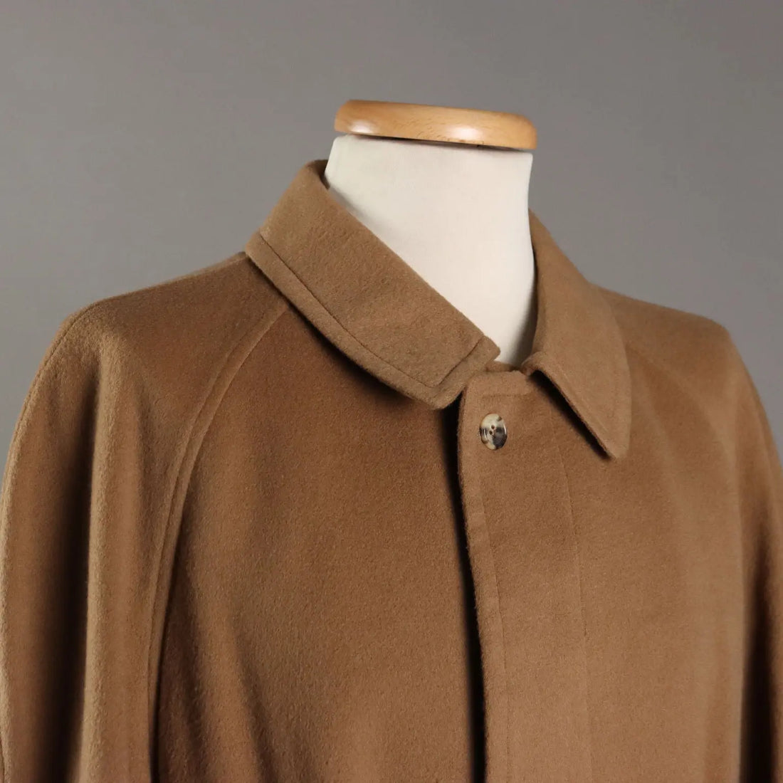 Ferragamo Coat Vintage Cashmere Wool UK Size 40 Italy - UK Size 40 | Clothing & House Linens | Vintage