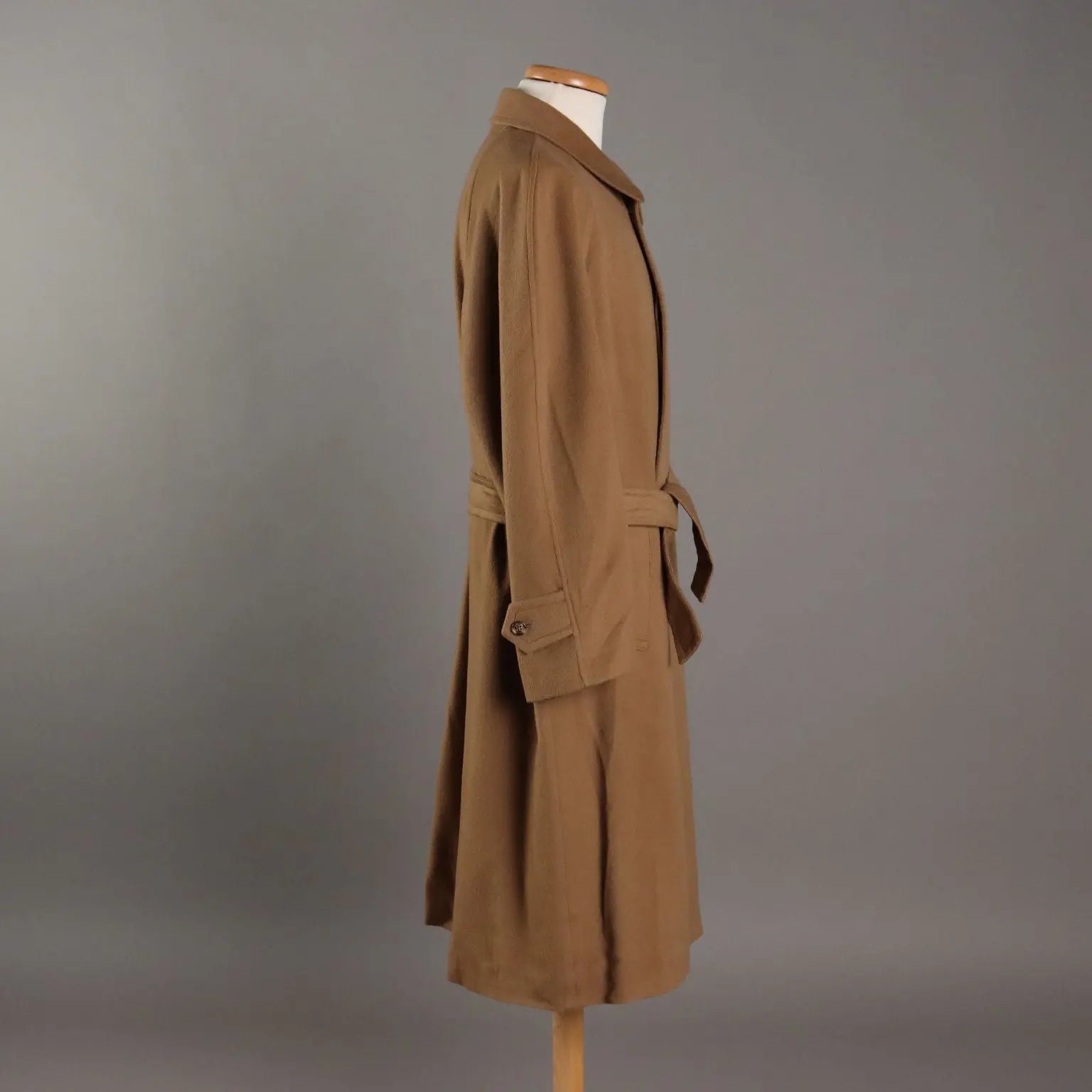 Ferragamo Coat Vintage Cashmere Wool UK Size 40 Italy - UK Size 40 | Clothing & House Linens | Vintage