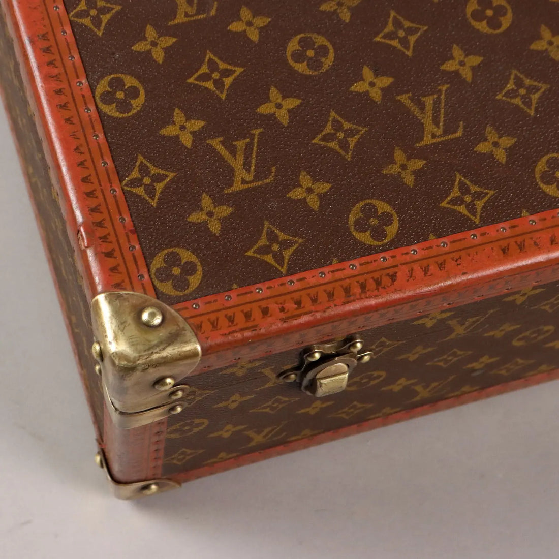 Louis Vuitton Bisten 70 Suitcase Leather Brass France 1970s | Clothing & House Linens | Vintage